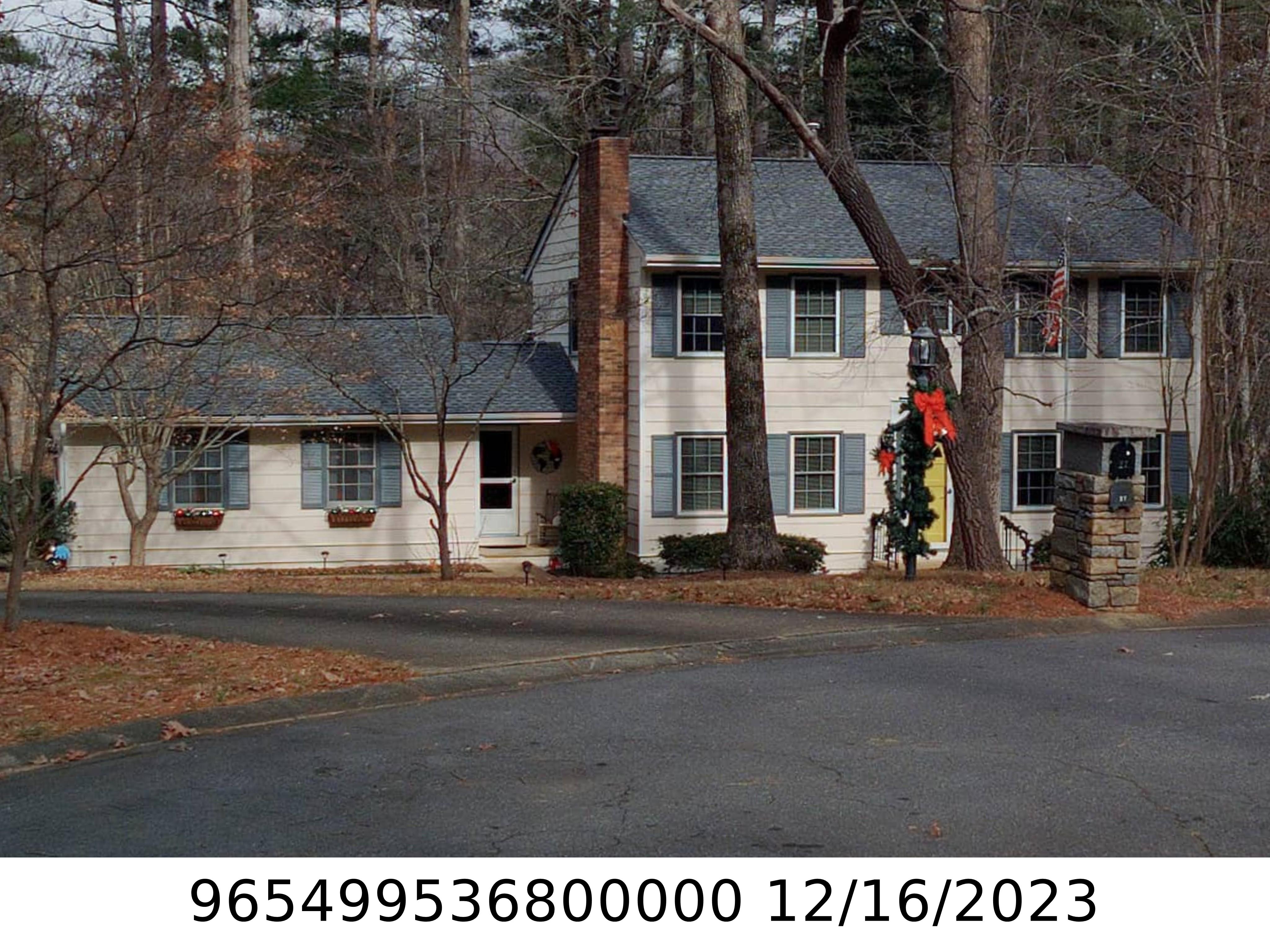 A picture of the property located at 27 CHIPPING GREEN DR, ARDEN NC 28704.