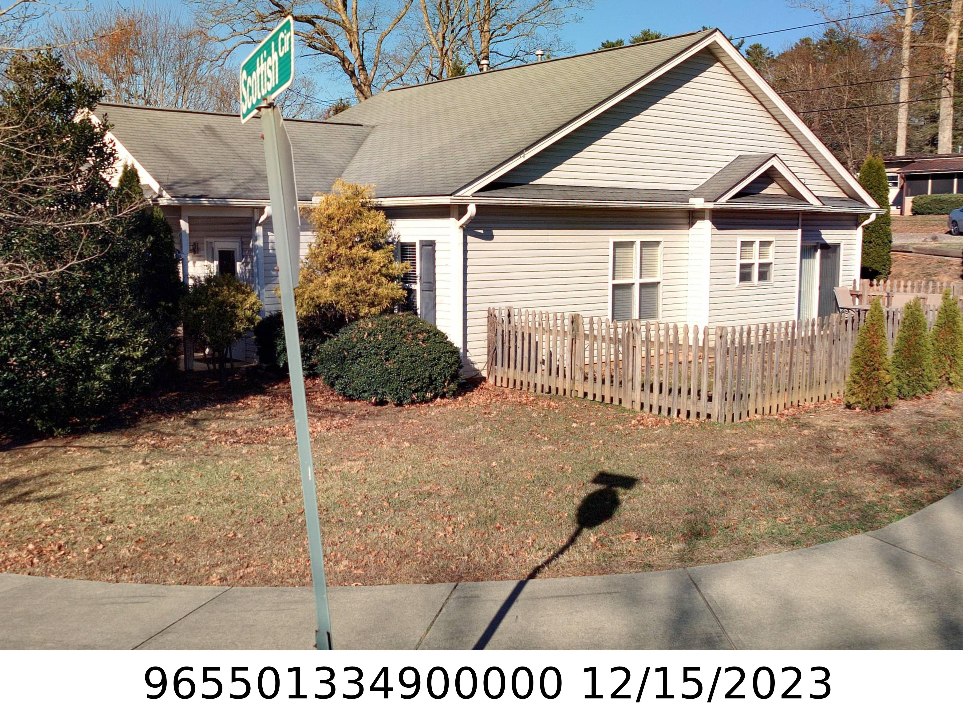 A picture of the property located at 15 SCOTTISH CIR, ASHEVILLE NC 28803.