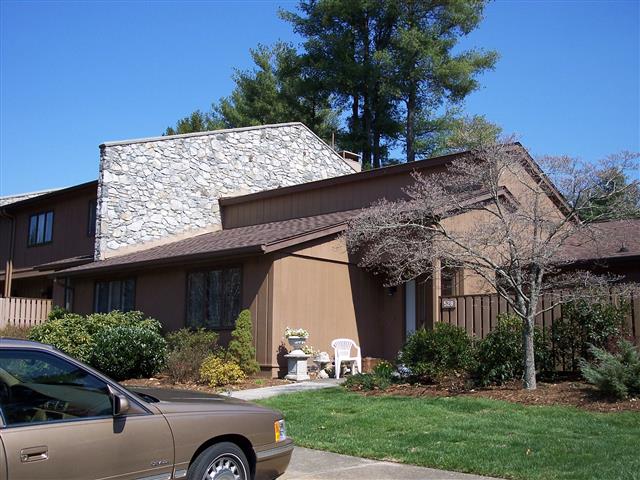A picture of the property located at 525 CROWFIELDS LN, ASHEVILLE NC 28803.