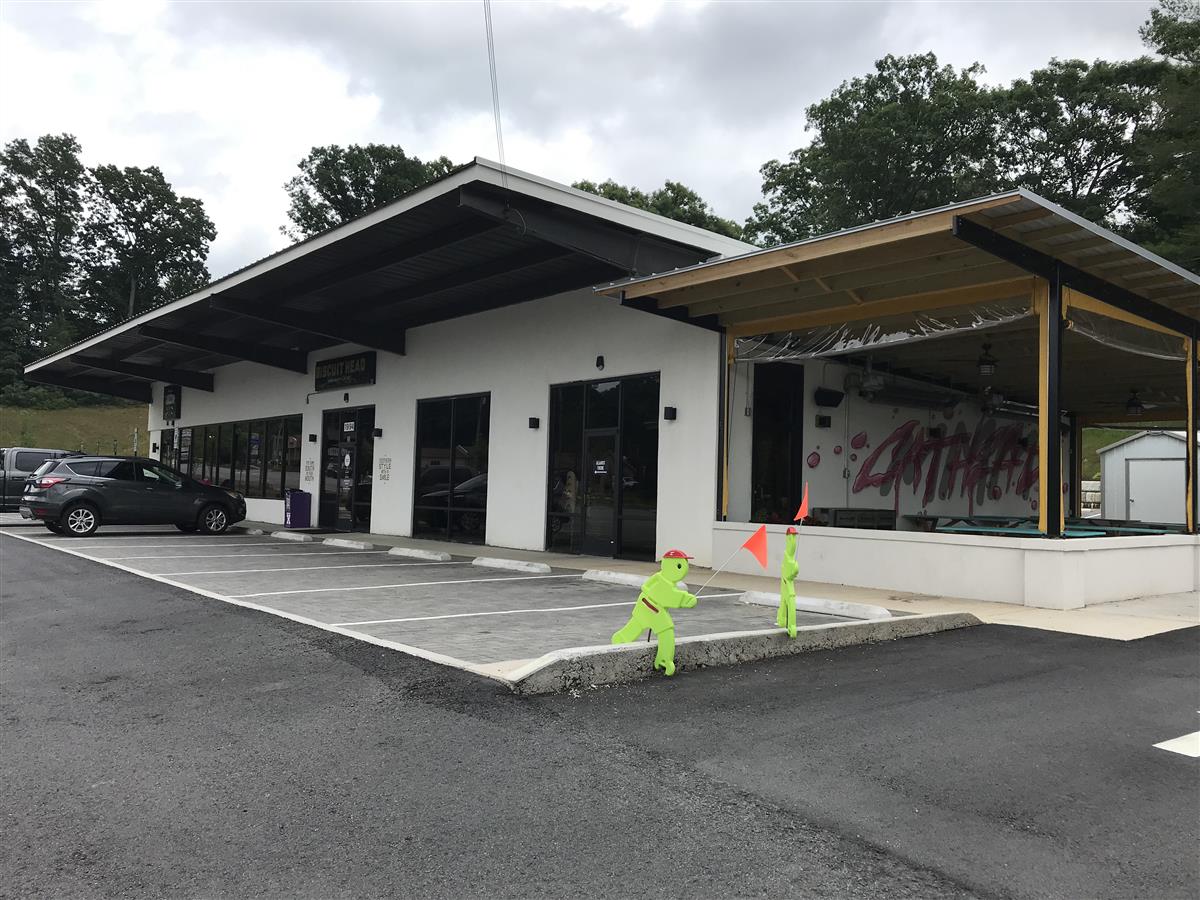 A picture of the property located at 1994 HENDERSONVILLE RD ASHEVILLE NC.