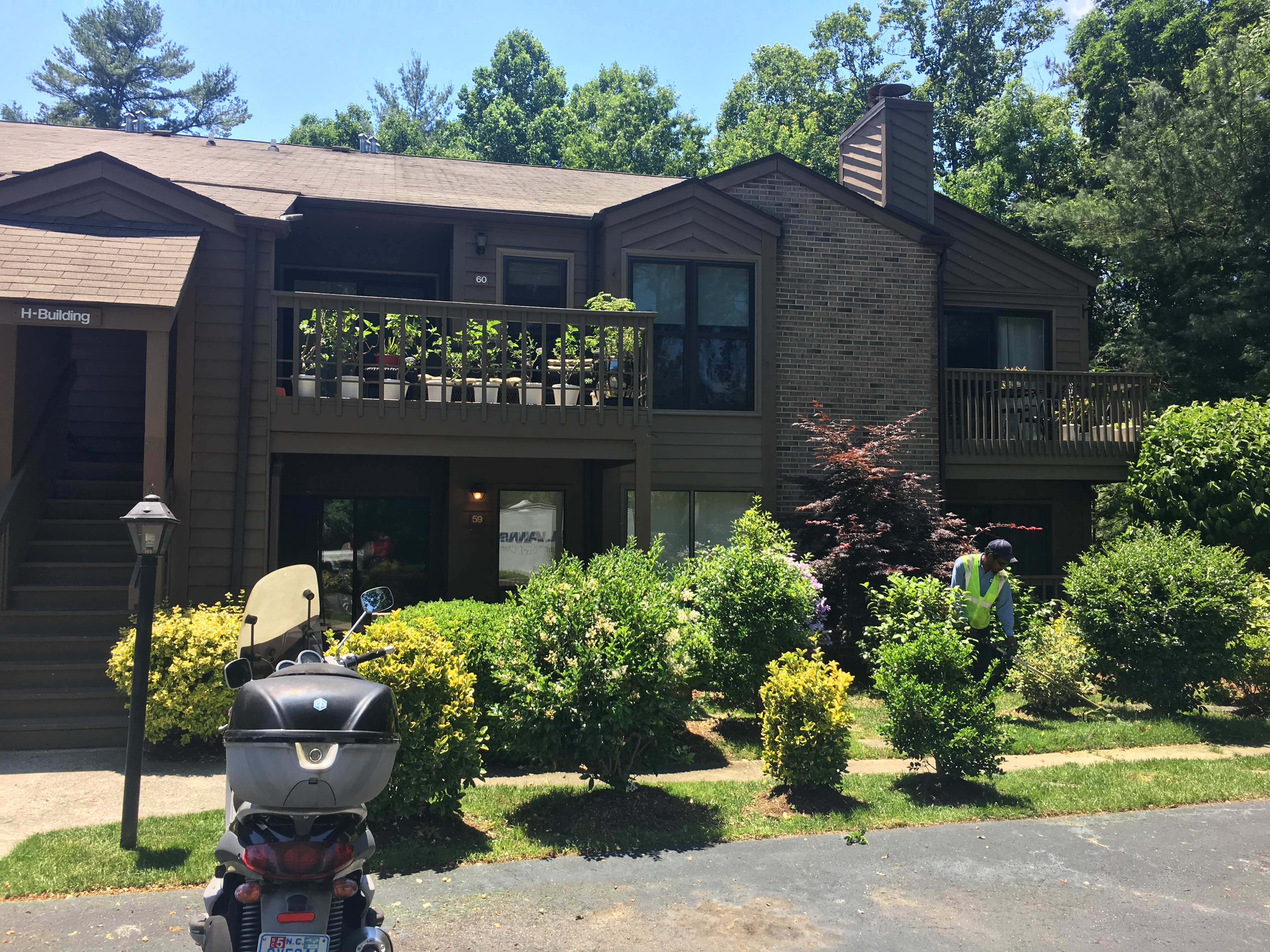 A picture of the property located at 59 RAVENCROFT LN, ASHEVILLE NC 28803.
