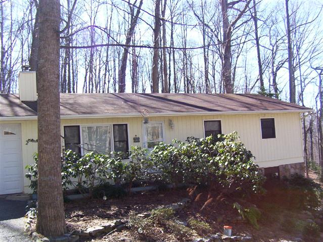 A picture of the property located at 10 SHADYWOOD CIR, ASHEVILLE NC 28803.