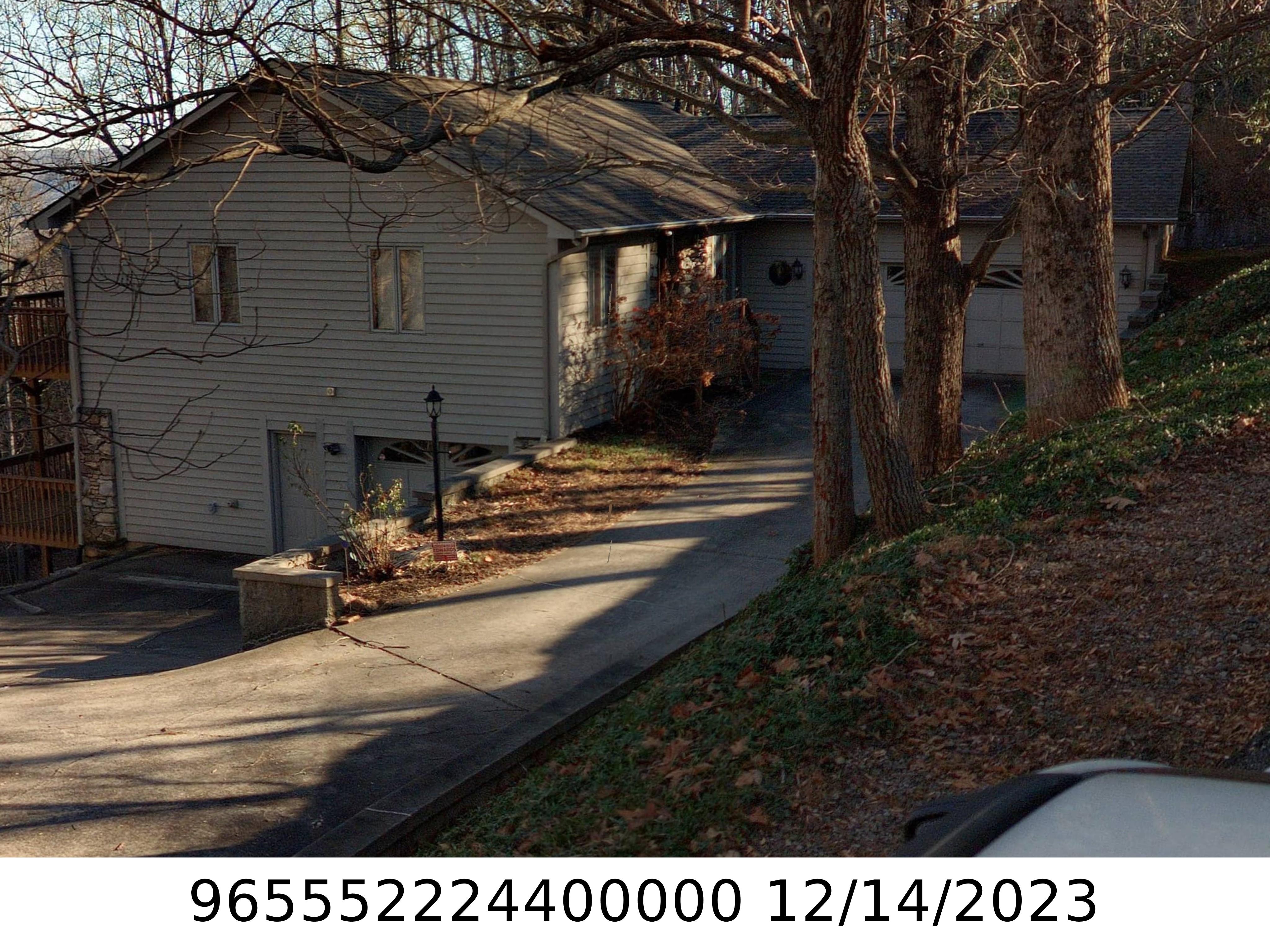 A picture of the property located at 160 TREETOPS LN, ASHEVILLE NC 28803.