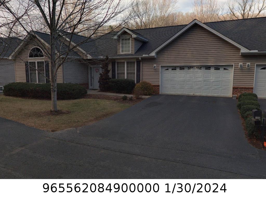 A picture of the property located at 106 JASMINE LN, ASHEVILLE NC 28803.