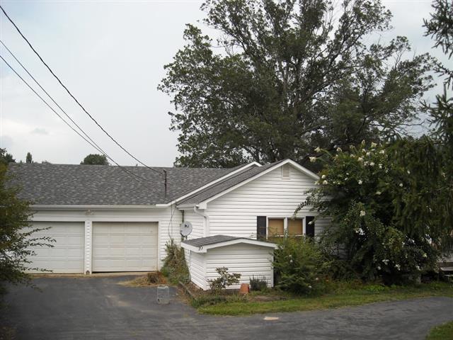 A picture of the property located at 10 STONES THROW LN, ASHEVILLE NC 28803.