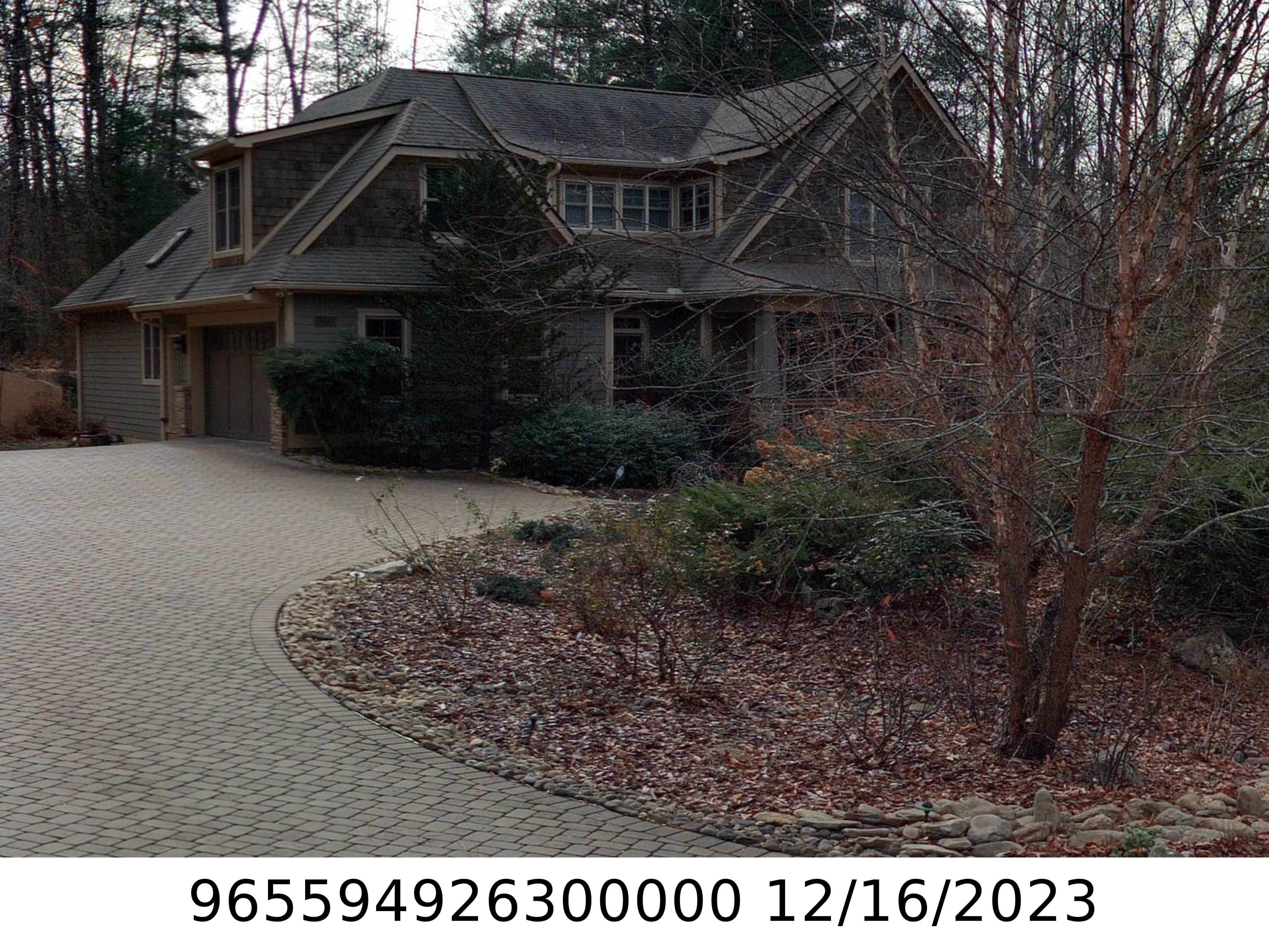 A picture of the property located at 11 SUMMERSWEET LN, ASHEVILLE NC 28803.