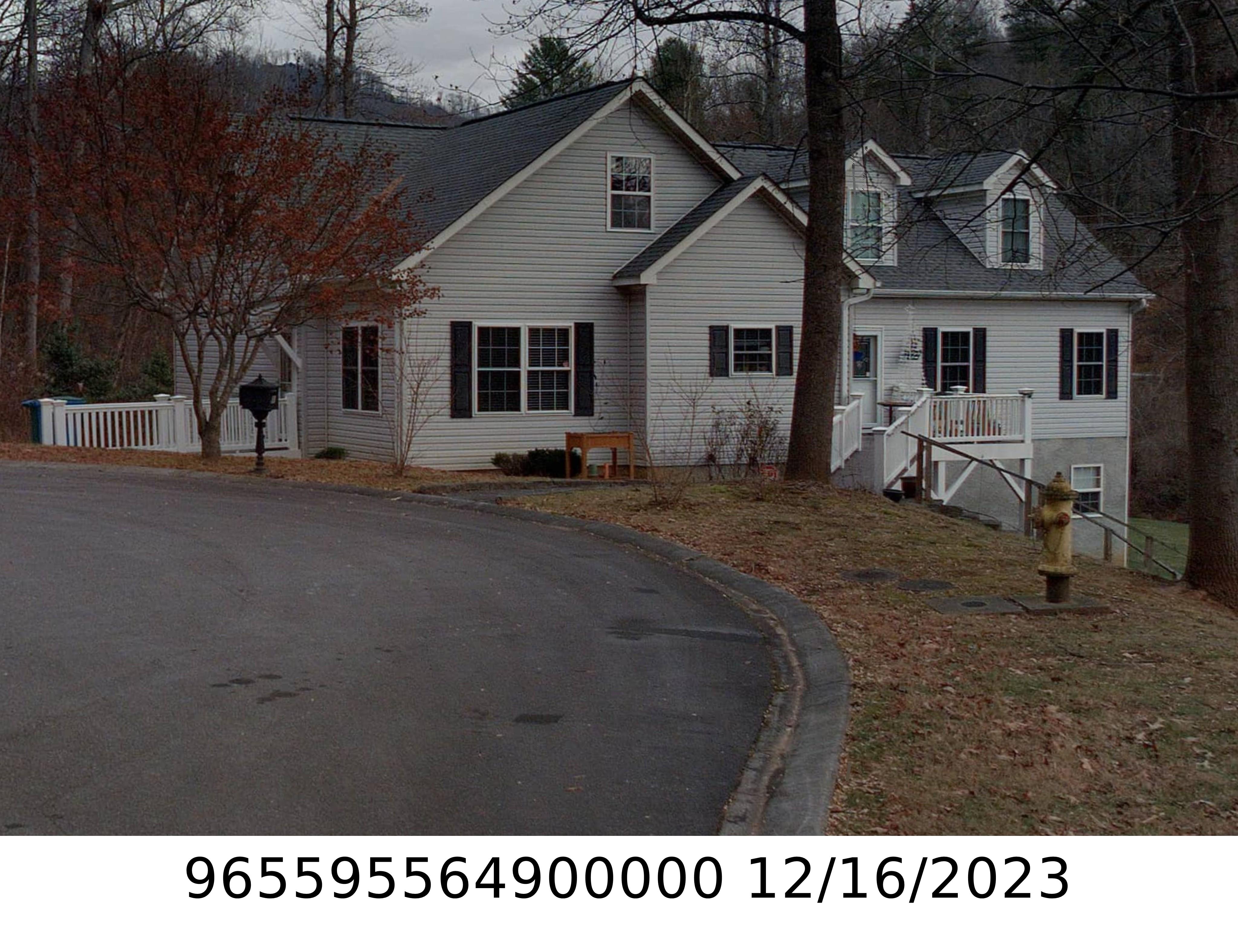 A picture of the property located at 1 SHELBY DR, ASHEVILLE NC 28803.