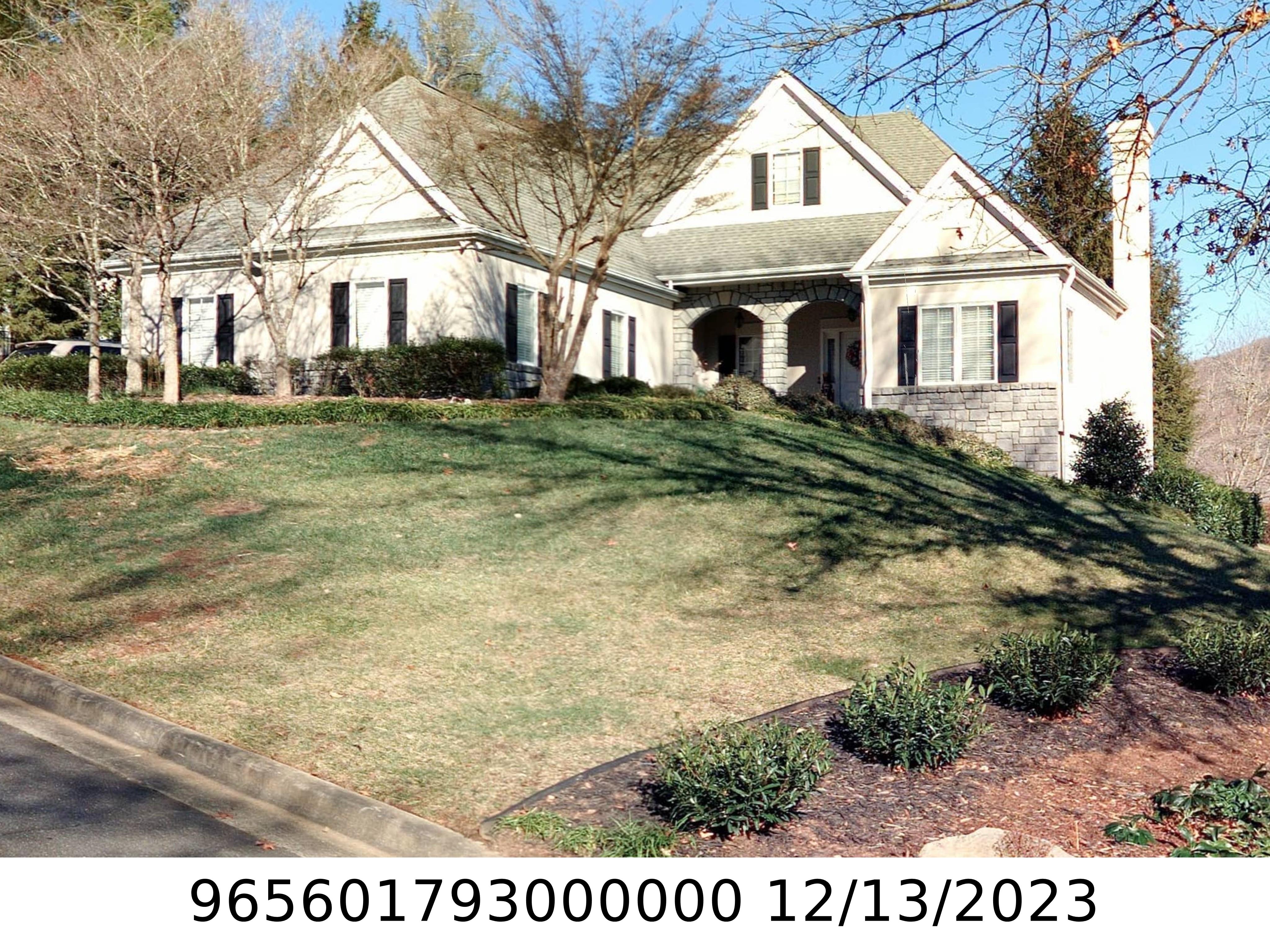 A picture of the property located at 10 TIVERTON LN, ASHEVILLE NC 28803.
