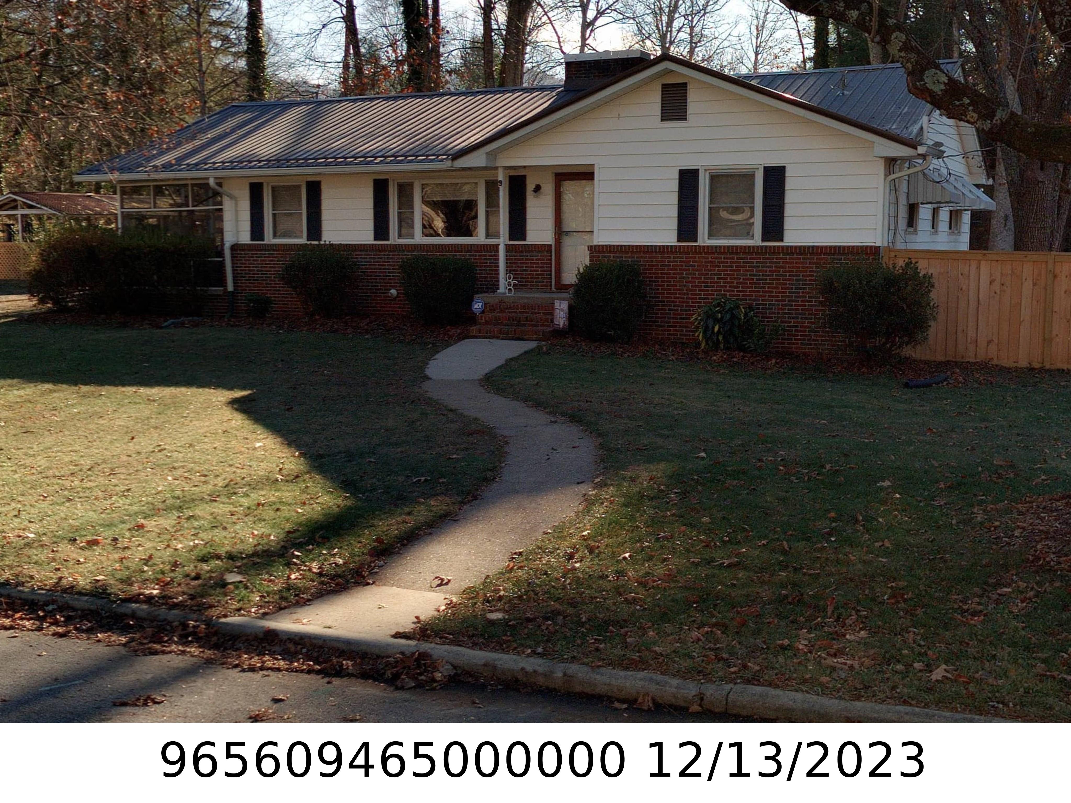 A picture of the property located at 9 DEANWOOD CIR, ASHEVILLE NC 28803.