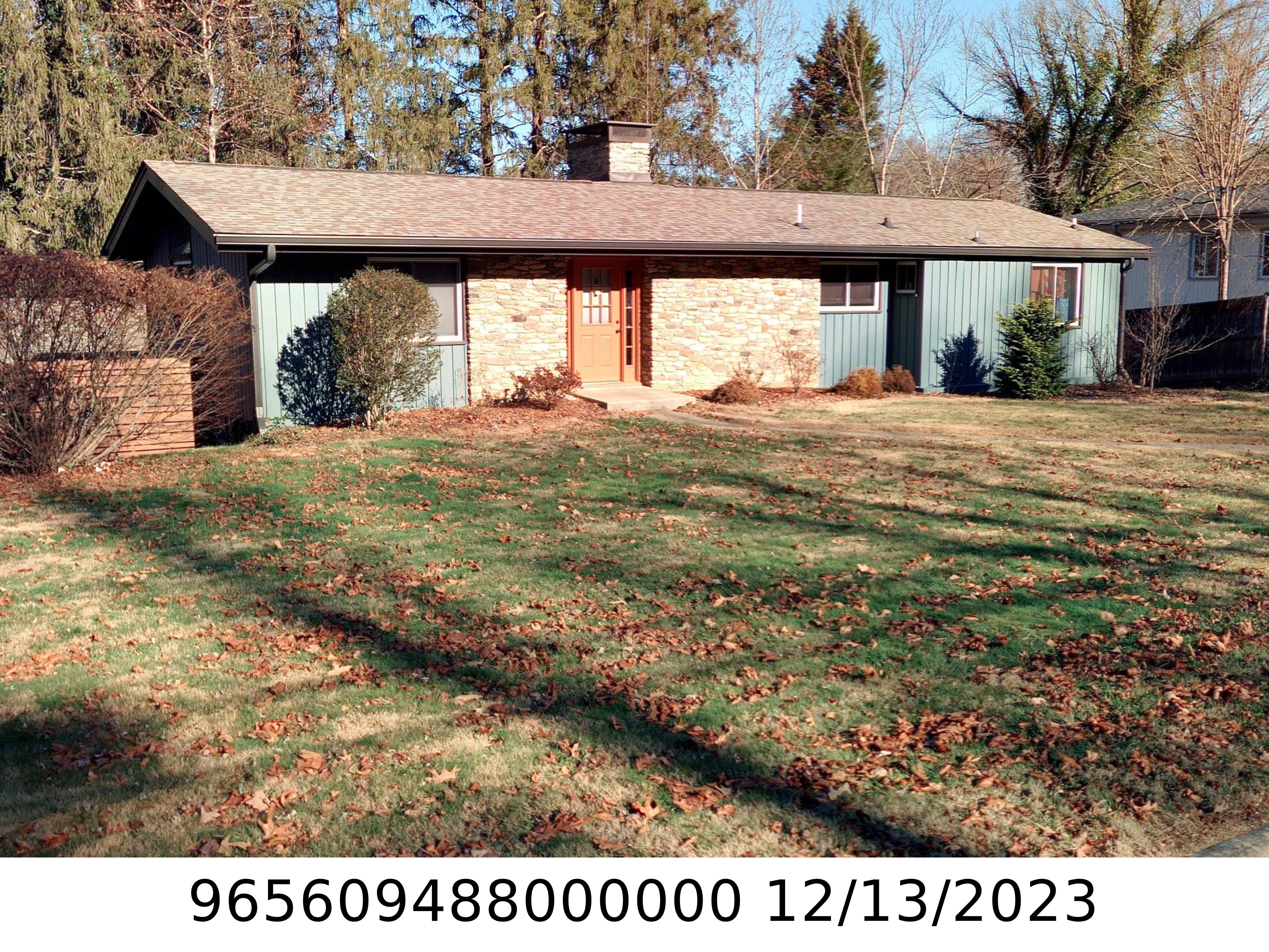 A picture of the property located at 14 DEANWOOD CIR, ASHEVILLE NC 28803.