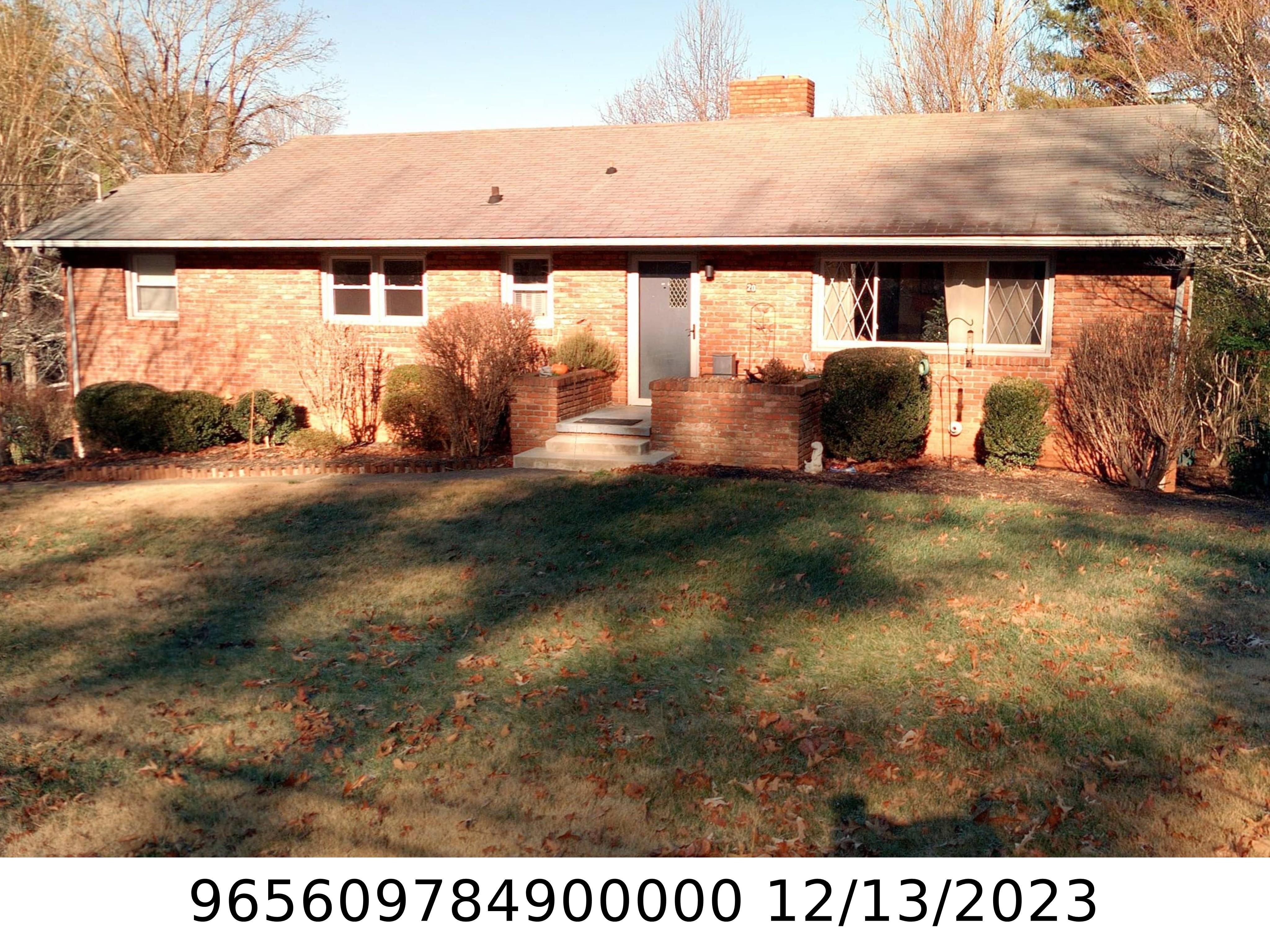 A picture of the property located at 20 DEANWOOD CIR, ASHEVILLE NC 28803.