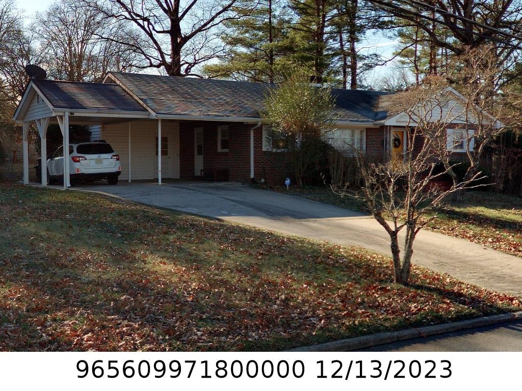 A picture of the property located at 19 DEANWOOD CIR, ASHEVILLE NC 28803.