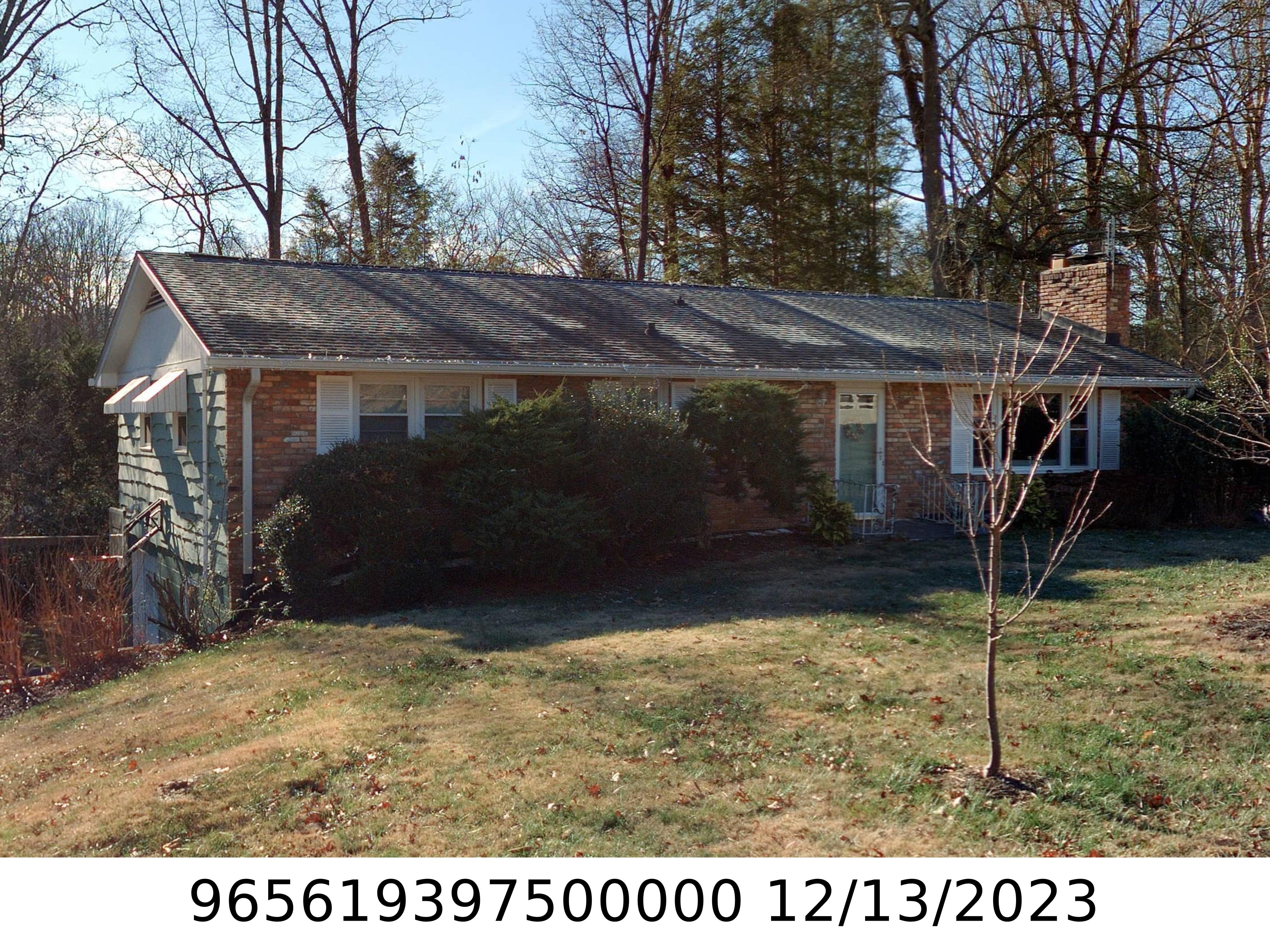 A picture of the property located at 31 DEANWOOD CIR, ASHEVILLE NC 28803.