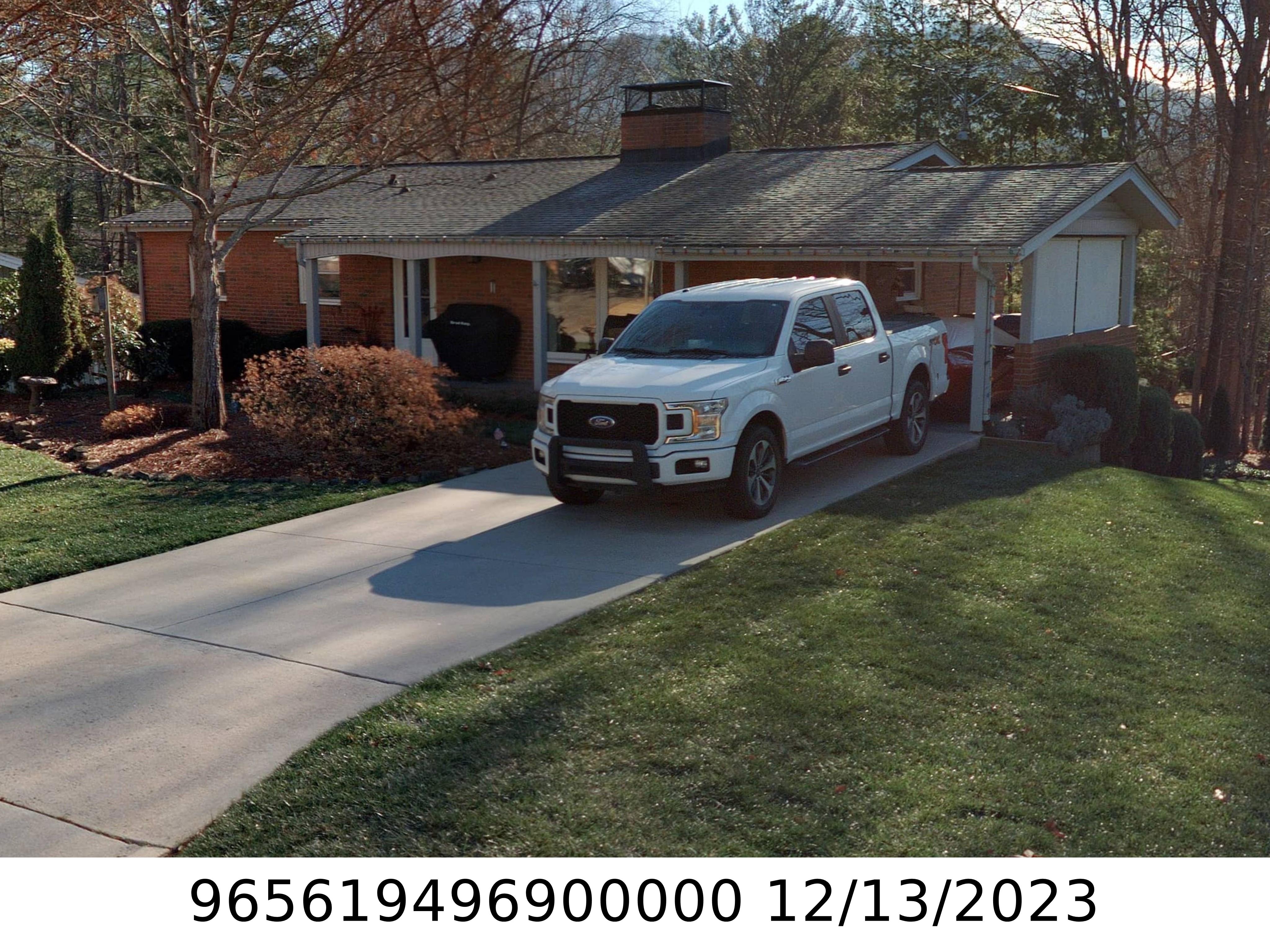 A picture of the property located at 33 DEANWOOD CIR, ASHEVILLE NC 28803.