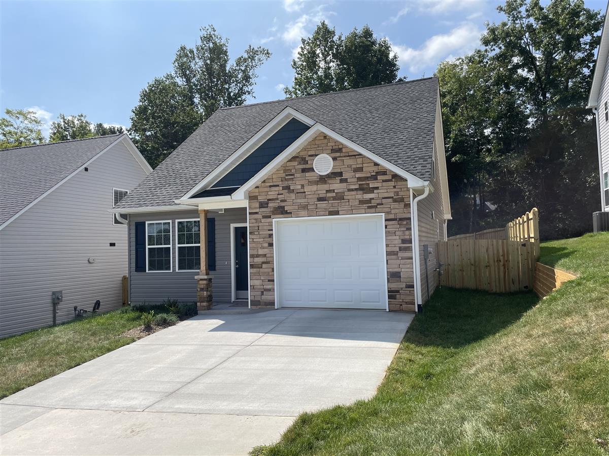 A picture of the property located at 204 ROCKROSE CT, ASHEVILLE NC 28803.