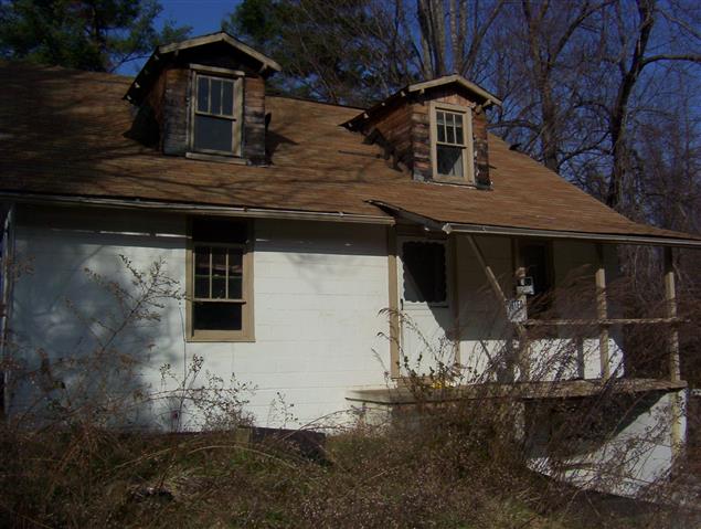 A picture of the property located at 101 ROCKROSE CT ASHEVILLE NC.