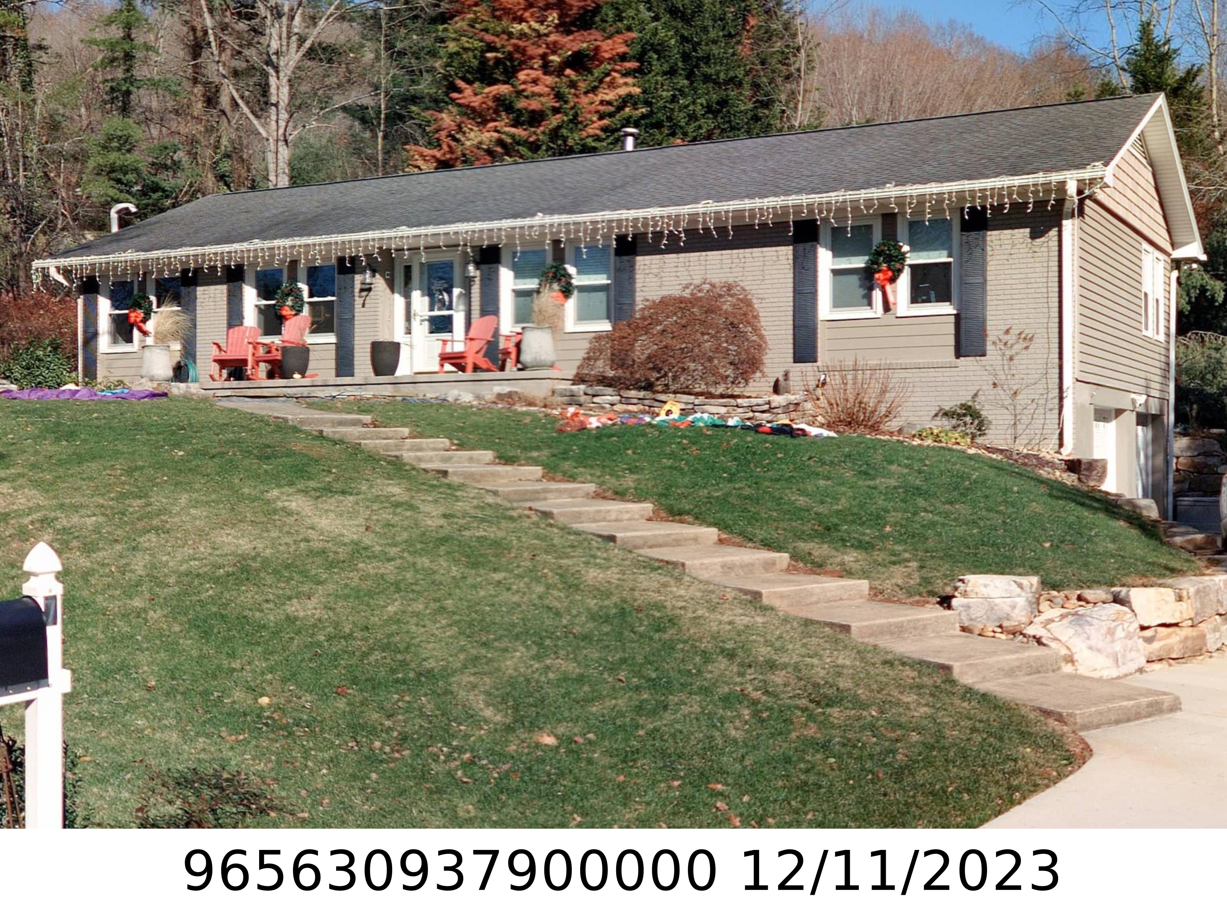 A picture of the property located at 7 CAMPBELL CIR, ASHEVILLE NC 28803.