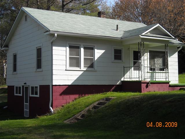 A picture of the property located at 26 ROCK HILL ROAD EXT, ASHEVILLE NC 28803.