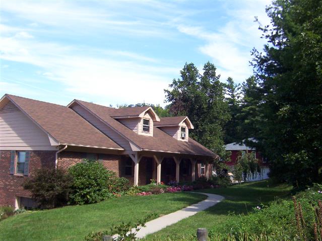 A picture of the property located at 8 ELMWOOD LN, ASHEVILLE NC 28803.