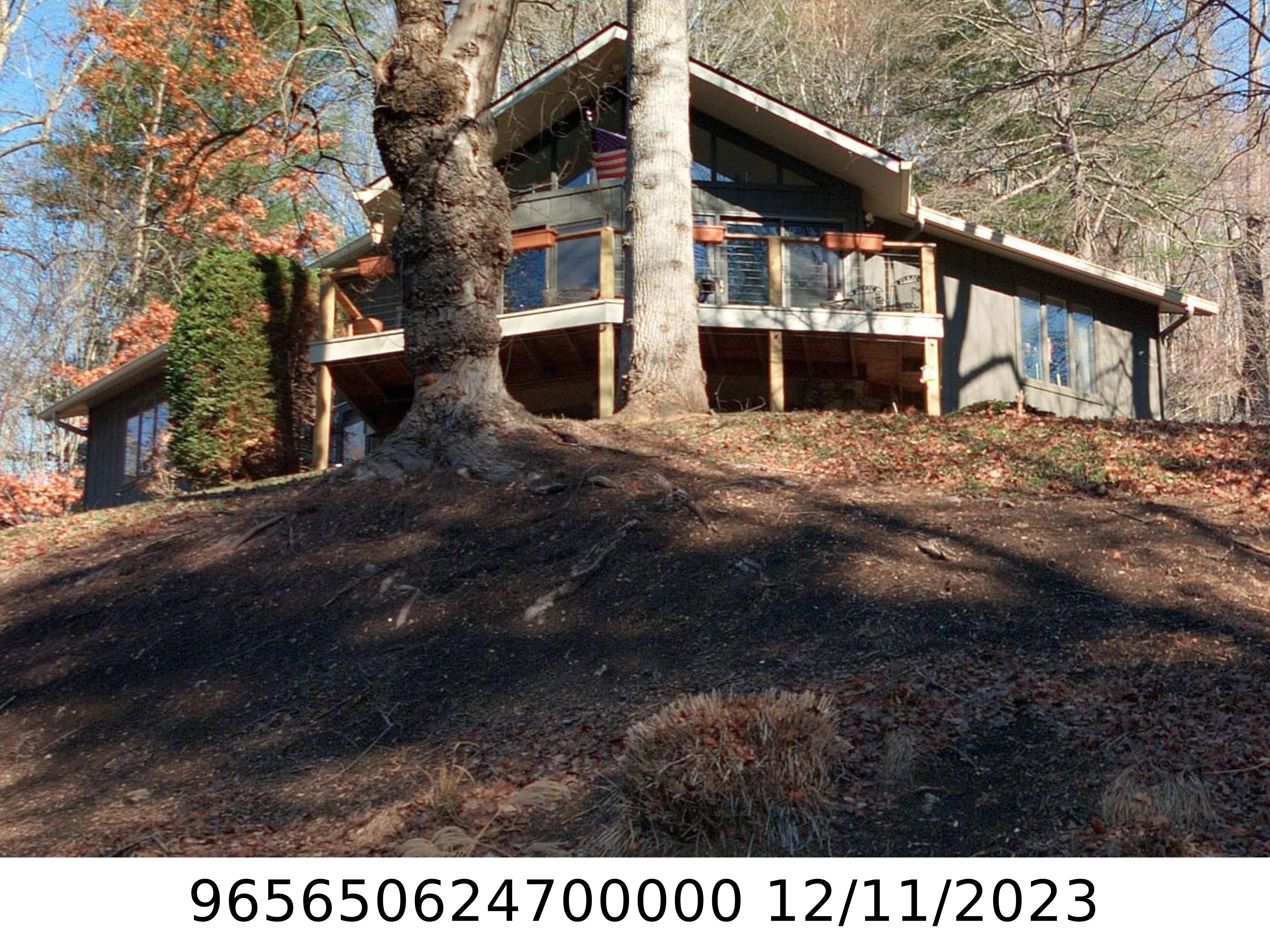 A picture of the property located at 3 ELMWOOD LN, ASHEVILLE NC 28803.