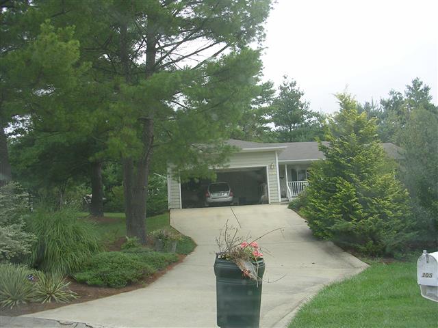 A picture of the property located at 306 KINGBIRD LN, ASHEVILLE NC 28803.