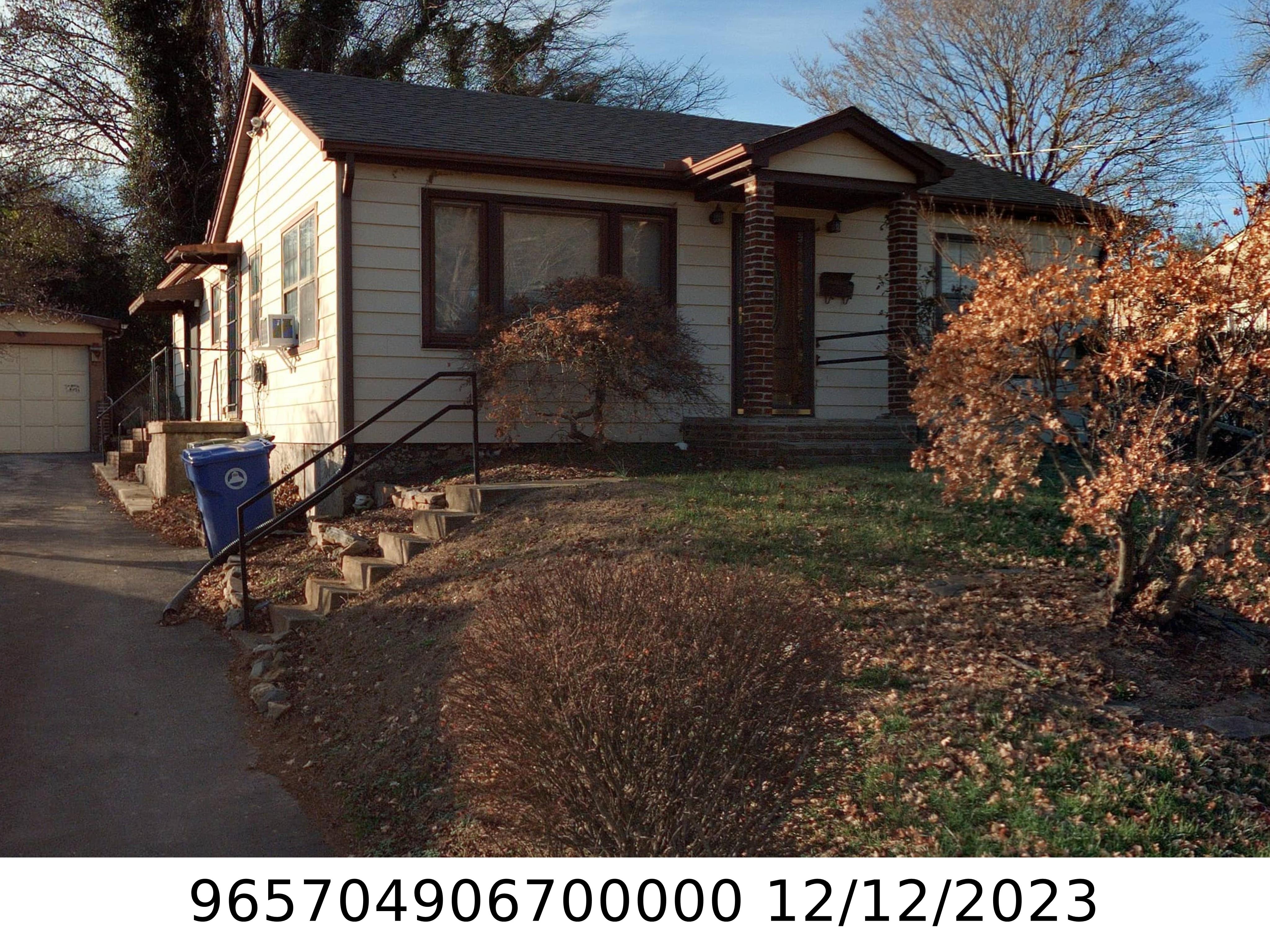 A picture of the property located at 6 W CHAPEL CIR, ASHEVILLE NC 28803.