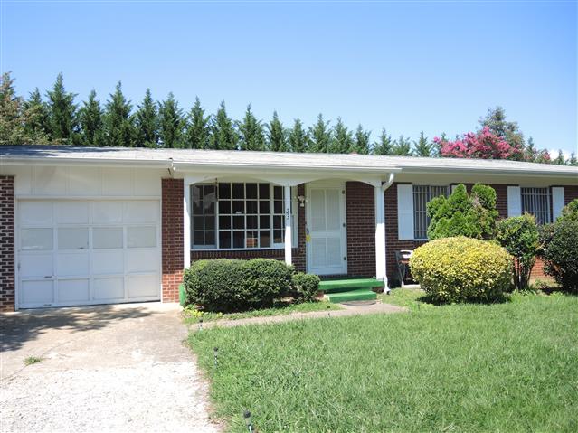 A picture of the property located at 23 W CHAPEL CIR, ASHEVILLE NC 28803.