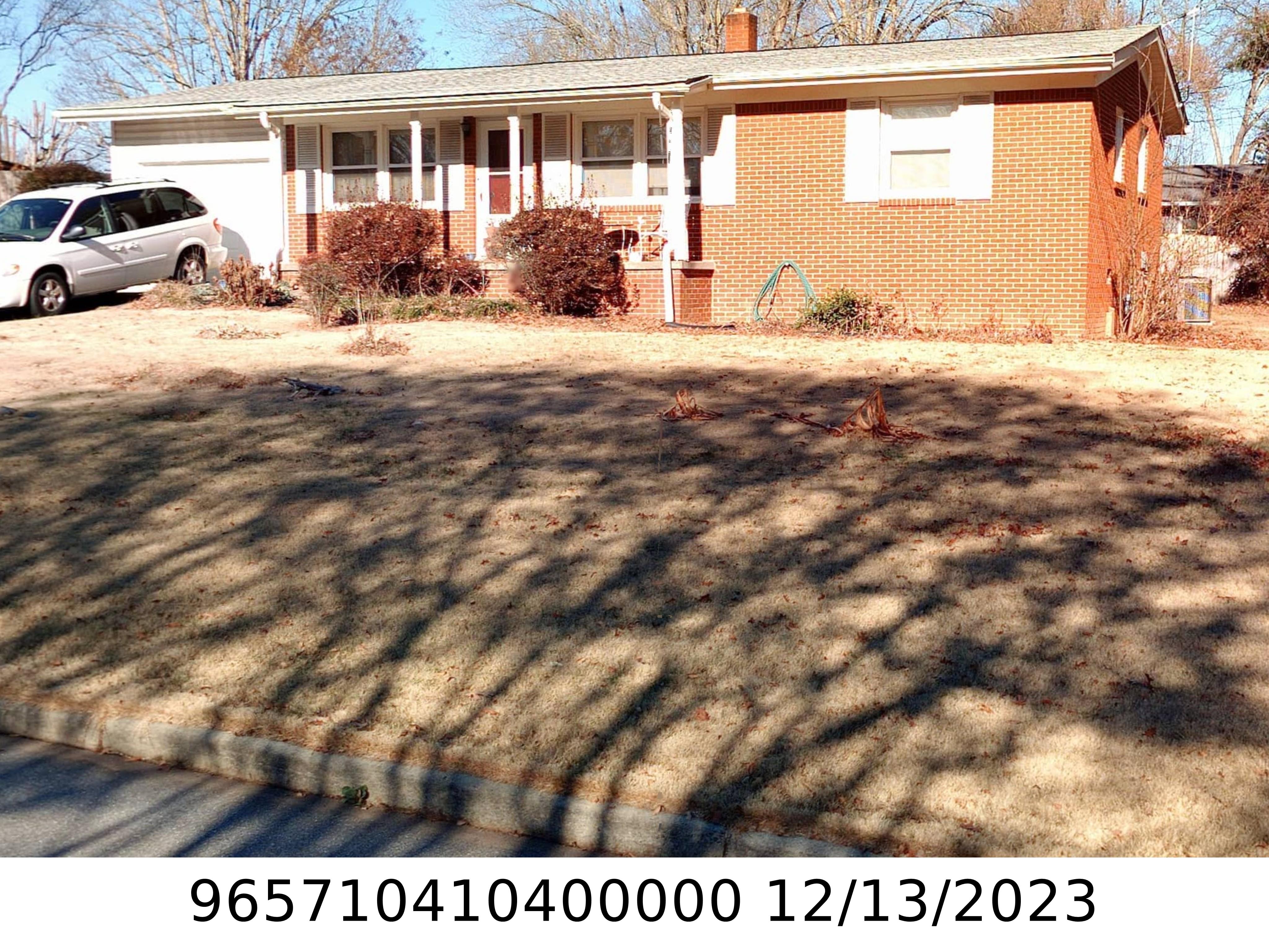 A picture of the property located at 34 DEANWOOD CIR, ASHEVILLE NC 28803.