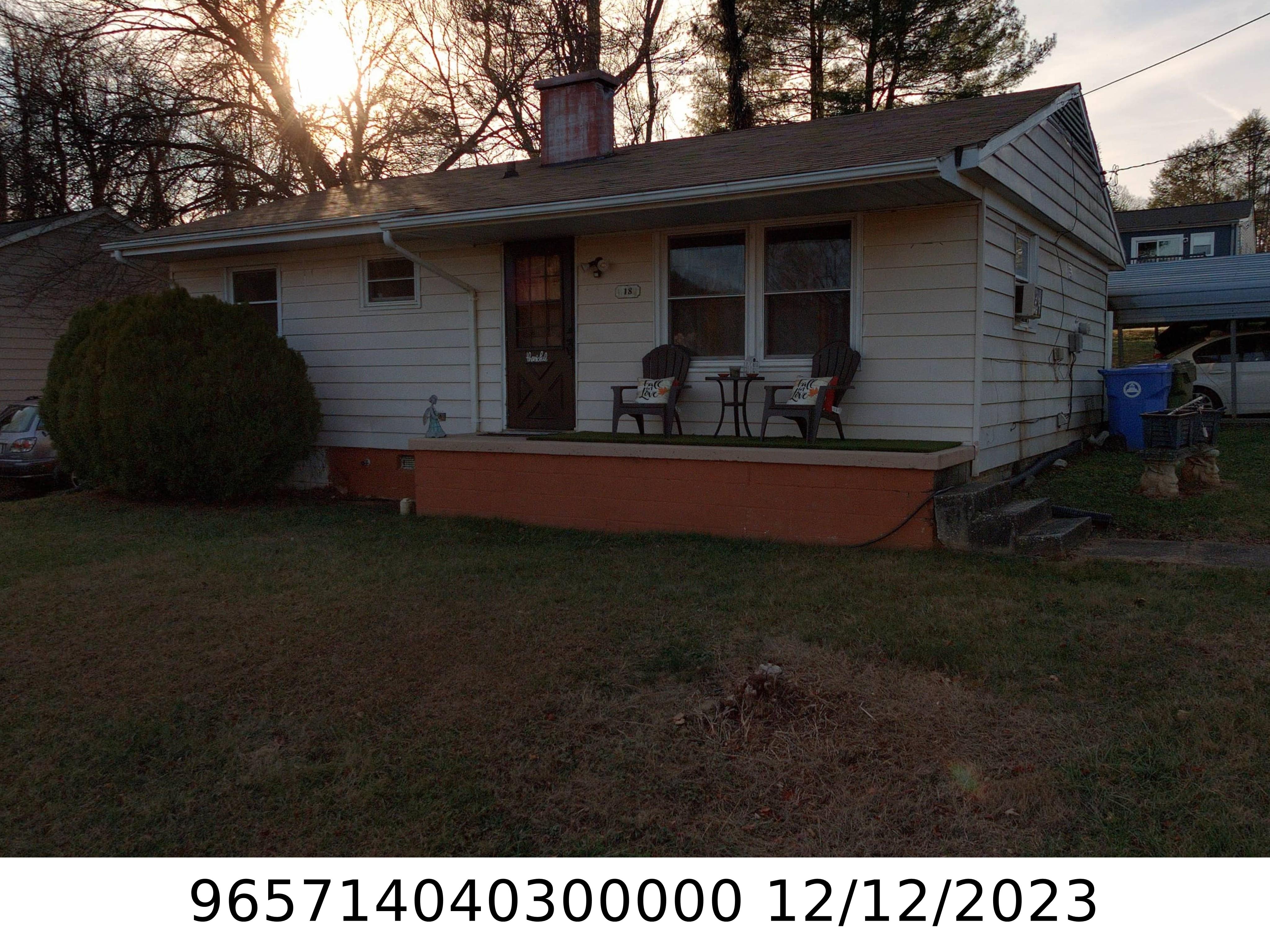 A picture of the property located at 18 W CHAPEL CIR, ASHEVILLE NC 28803.