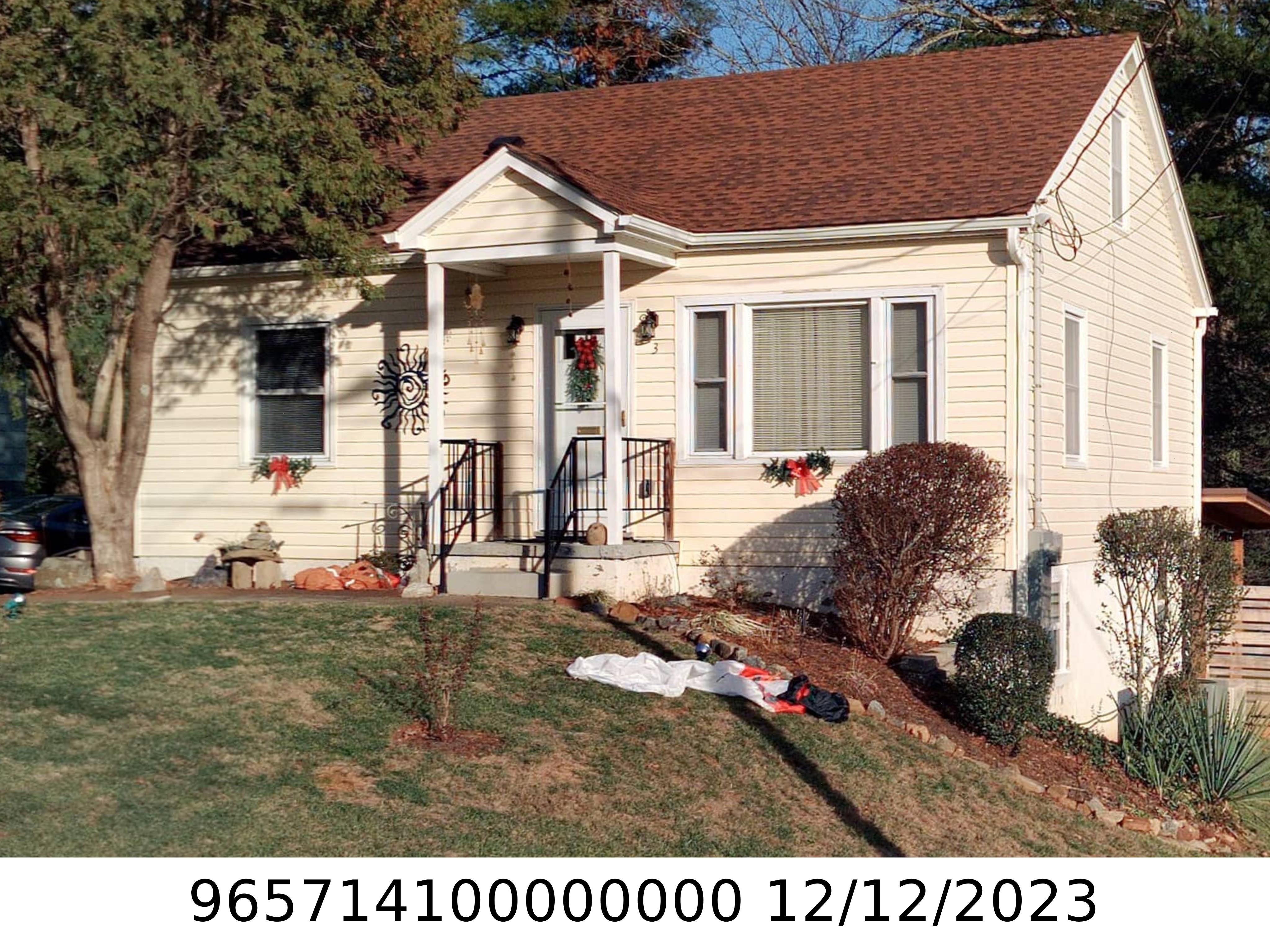 A picture of the property located at 3 W CHAPEL CIR, ASHEVILLE NC 28803.