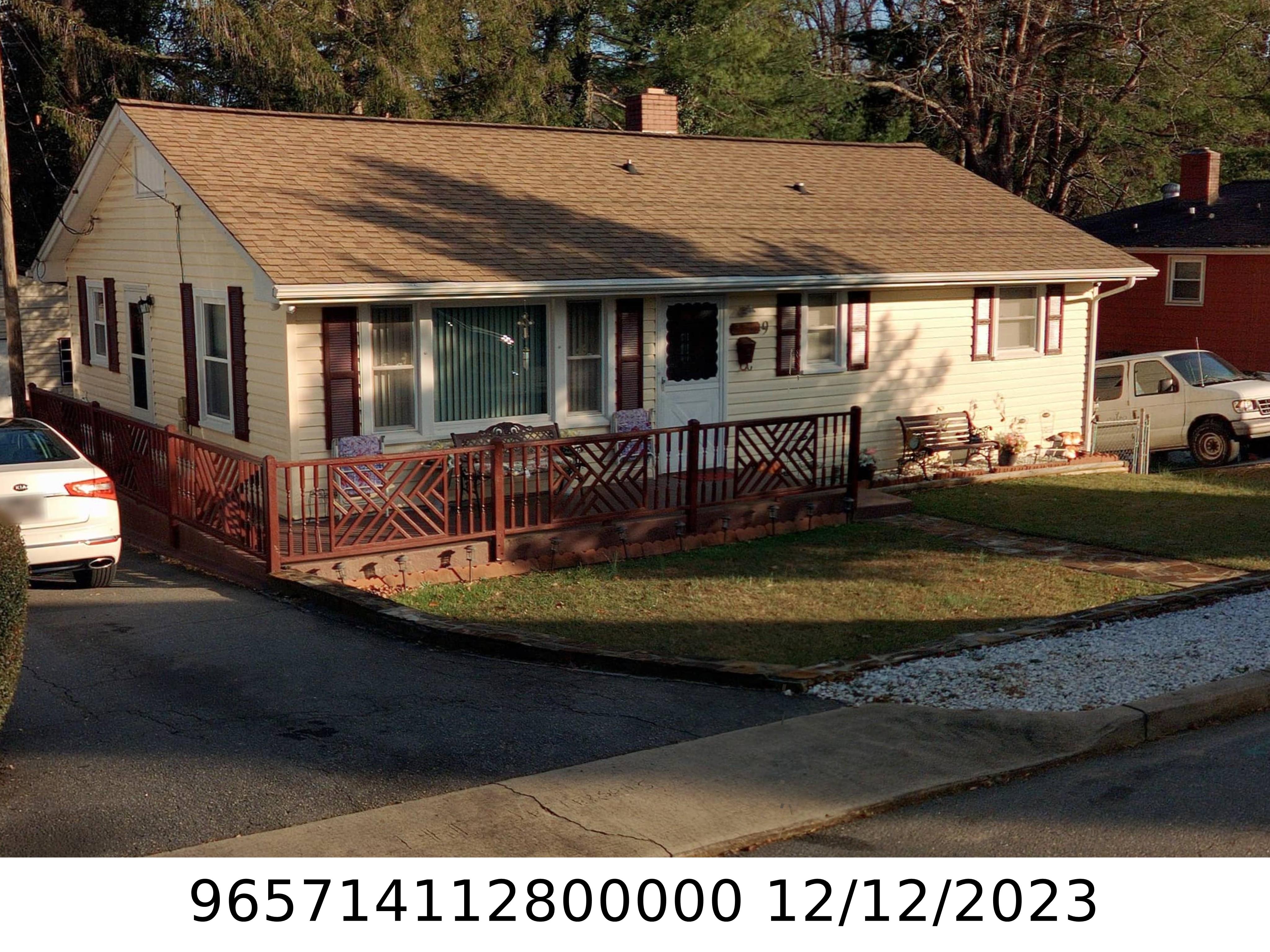 A picture of the property located at 9 W CHAPEL CIR, ASHEVILLE NC 28803.