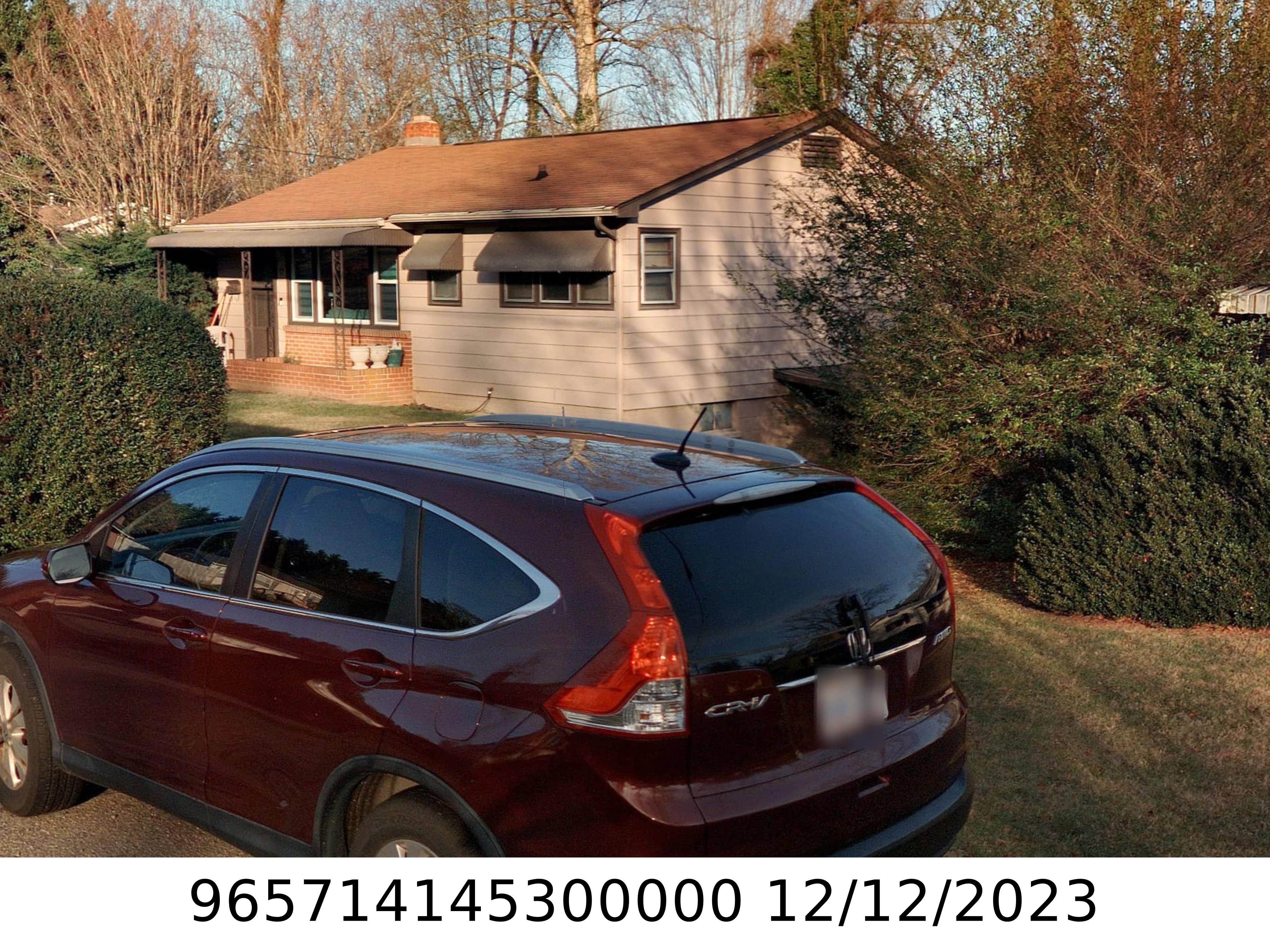 A picture of the property located at 17 W CHAPEL CIR, ASHEVILLE NC 28803.