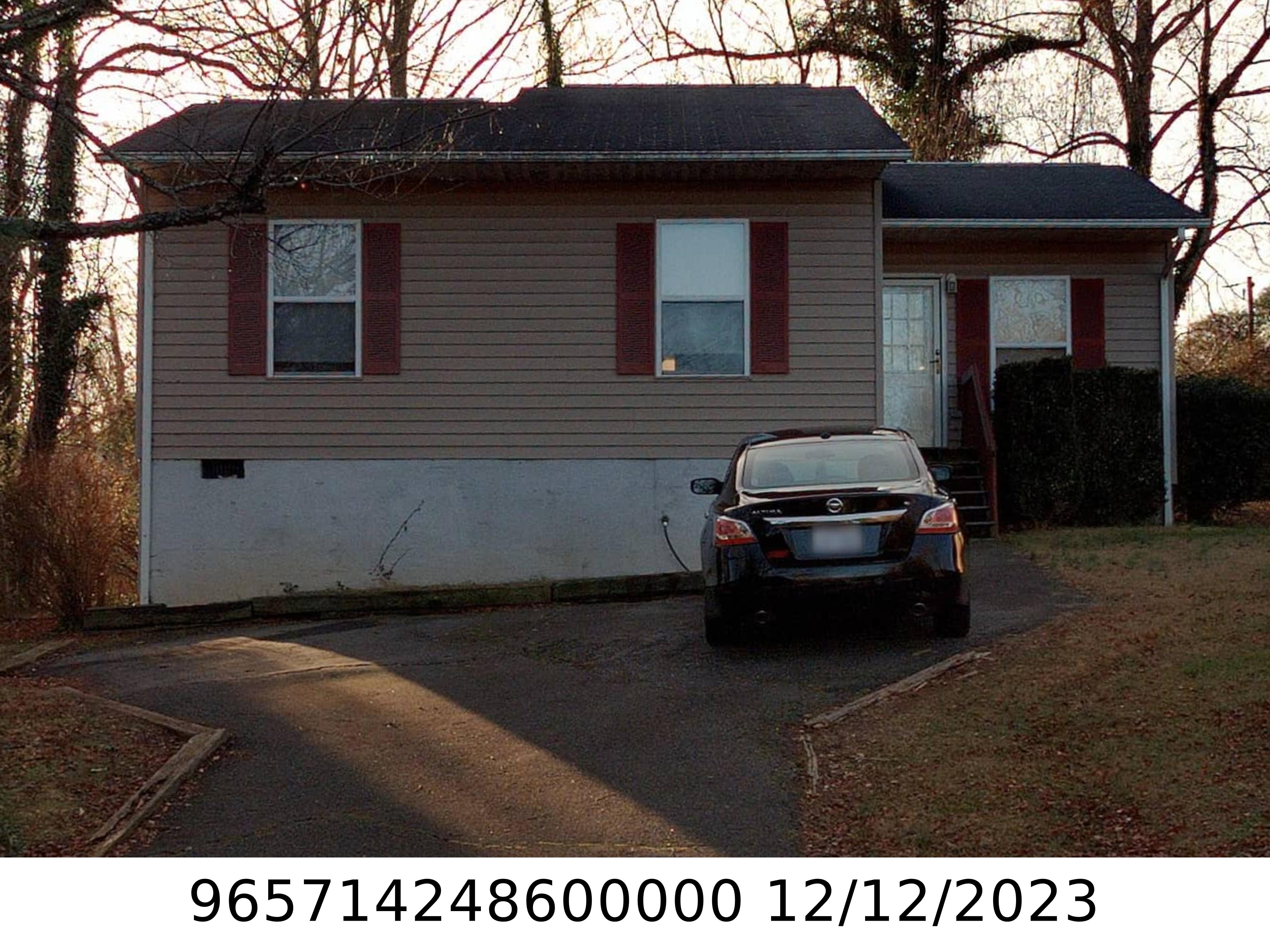 A picture of the property located at 10 WILSON CREEK DR, ASHEVILLE NC 28803.