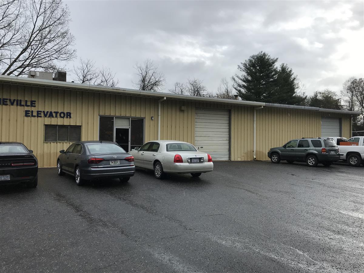 A picture of the property located at 102 CARIBOU RD, ASHEVILLE NC 28803.