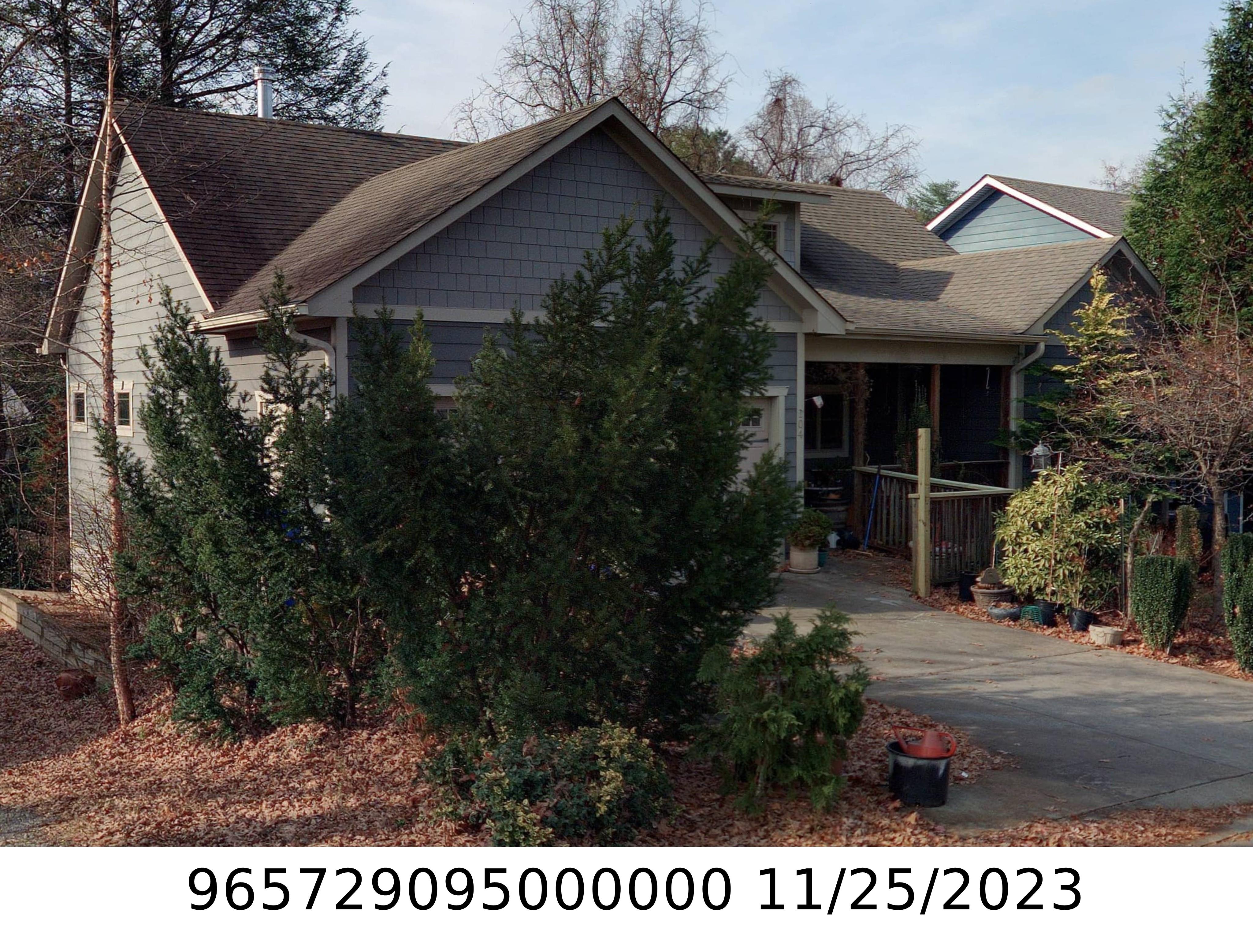 A picture of the property located at 104 FAIRVIEW OAKS LN, ASHEVILLE NC 28803.