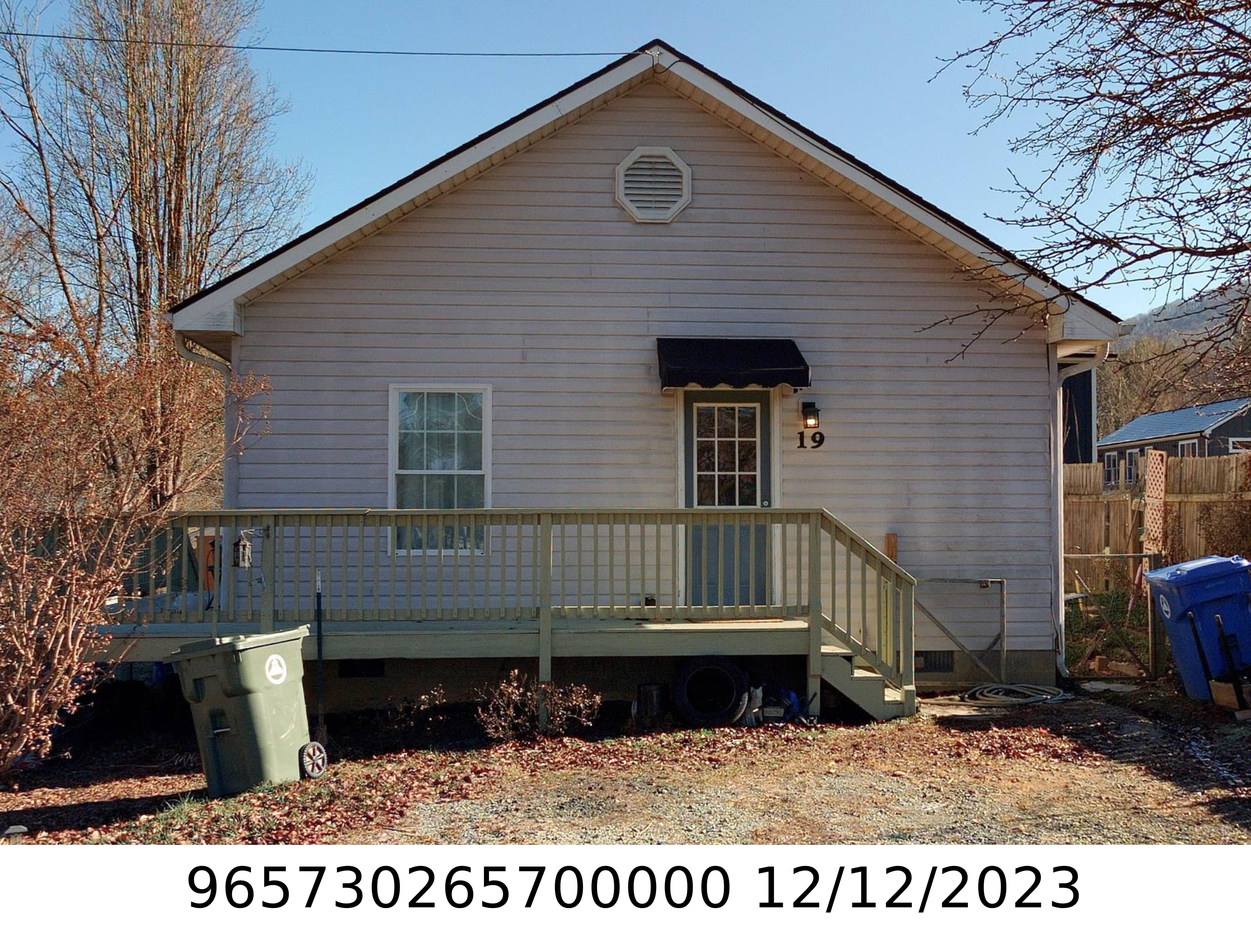 A picture of the property located at 19 BUSBEE VIEW RD, ASHEVILLE NC 28803.