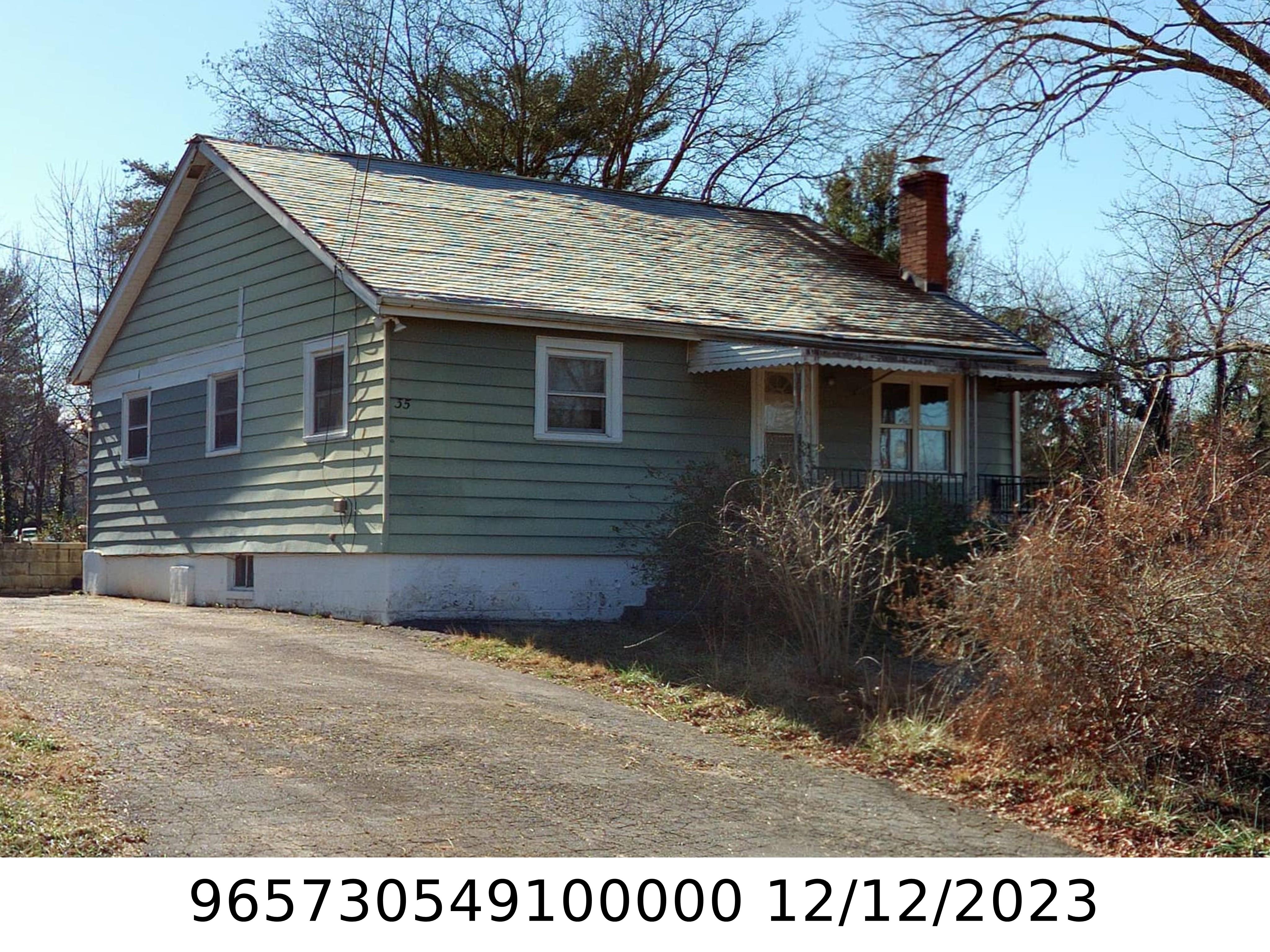 A picture of the property located at 35 BUSBEE VIEW CIR, ASHEVILLE NC 28803.
