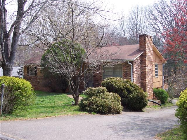 A picture of the property located at 11 HARMON CIR, ASHEVILLE NC 28803.