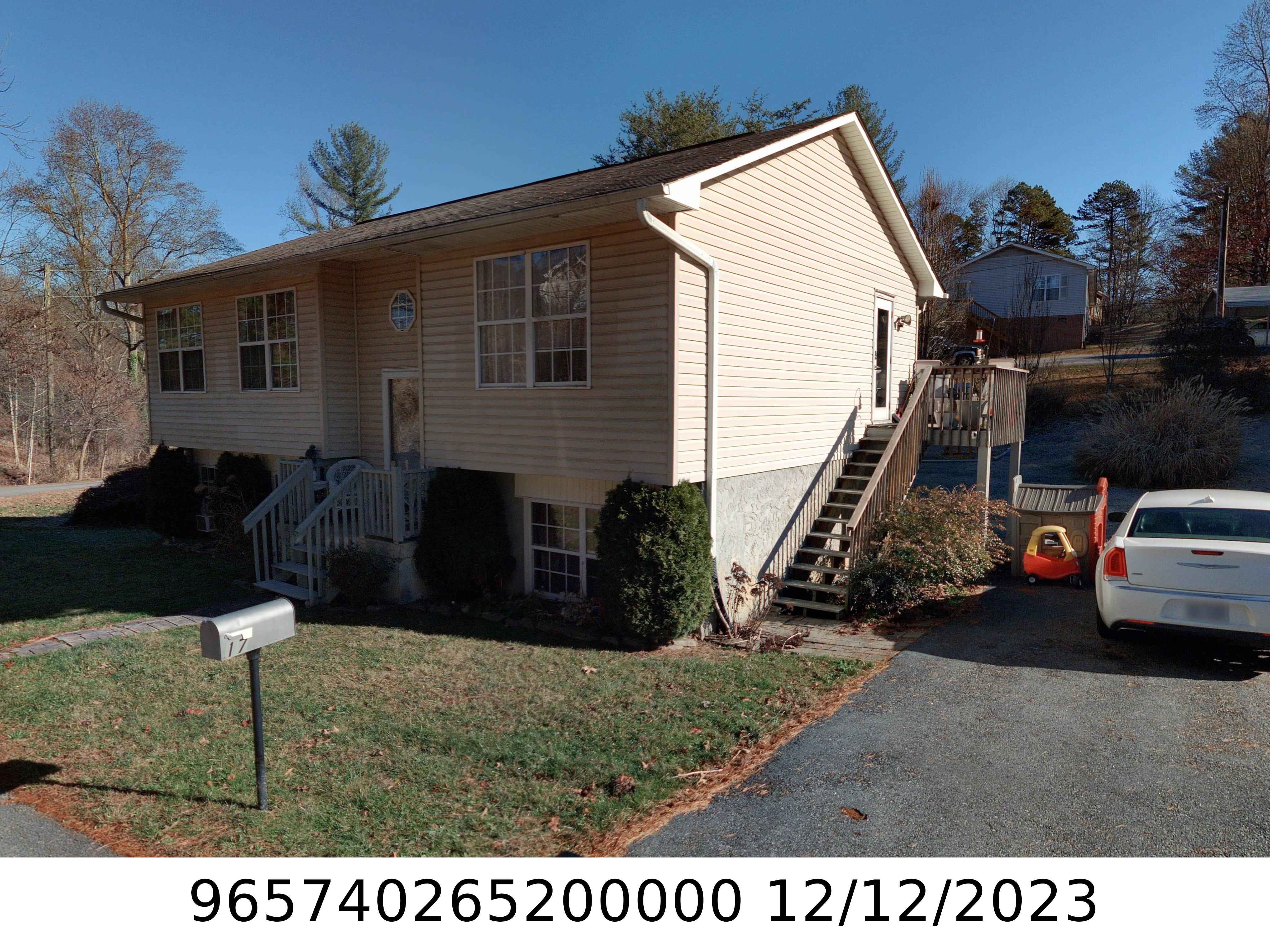A picture of the property located at 17 LELA JOHNSON LN, ASHEVILLE NC 28803.