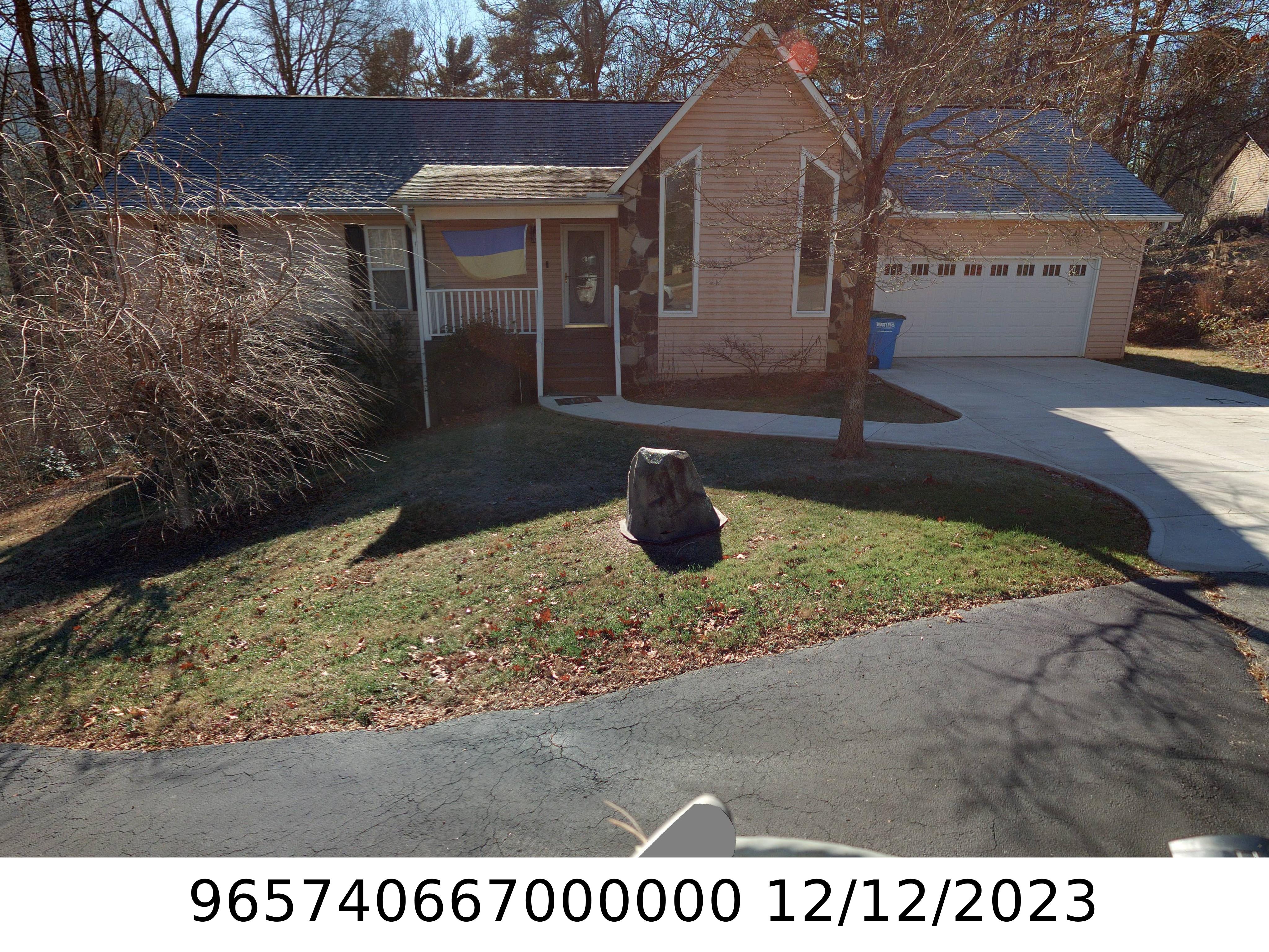A picture of the property located at 31 LELA JOHNSON LN, ASHEVILLE NC 28803.