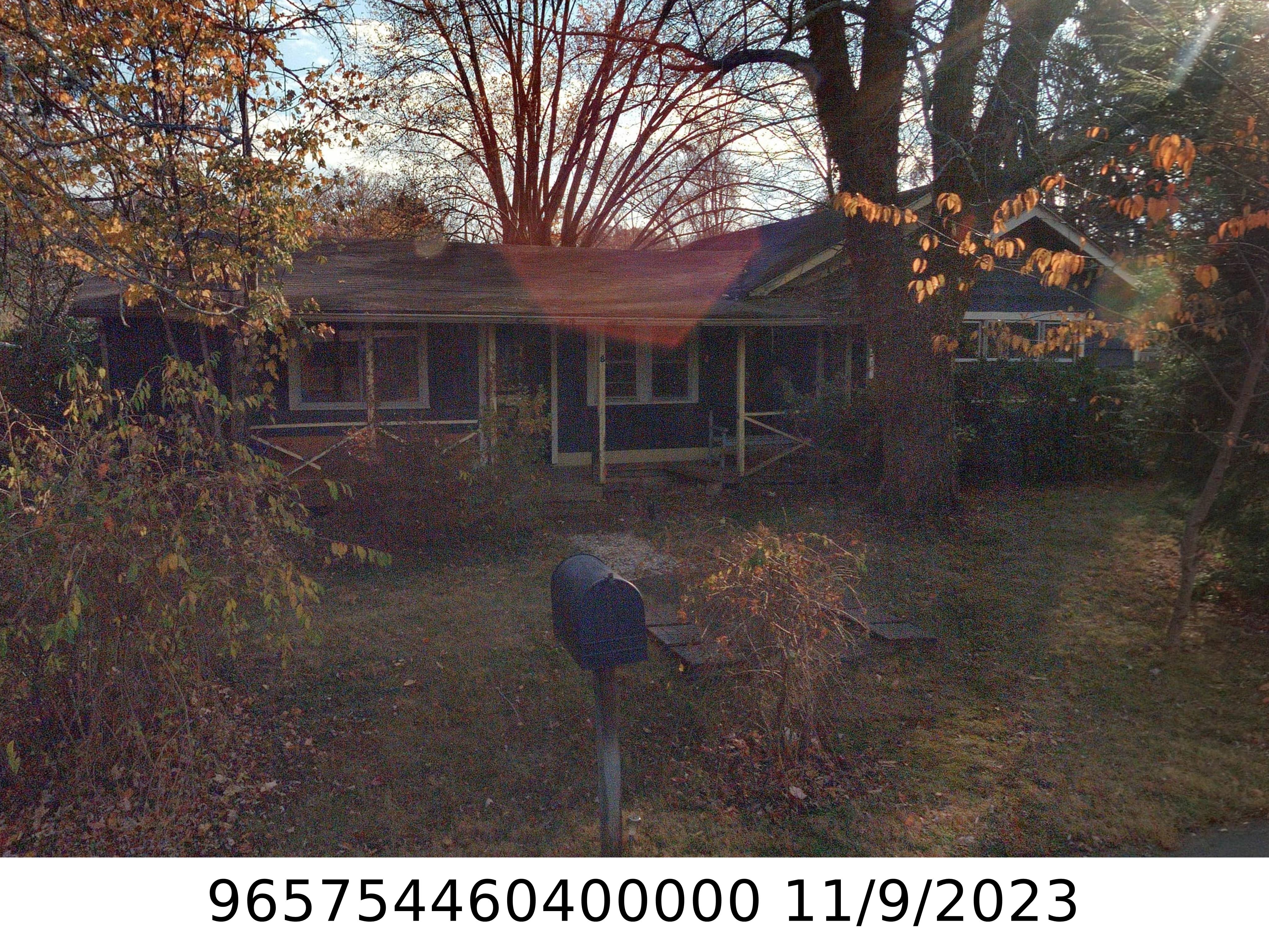 A picture of the property located at 8 PINNACLE VIEW RD, ASHEVILLE NC 28803.