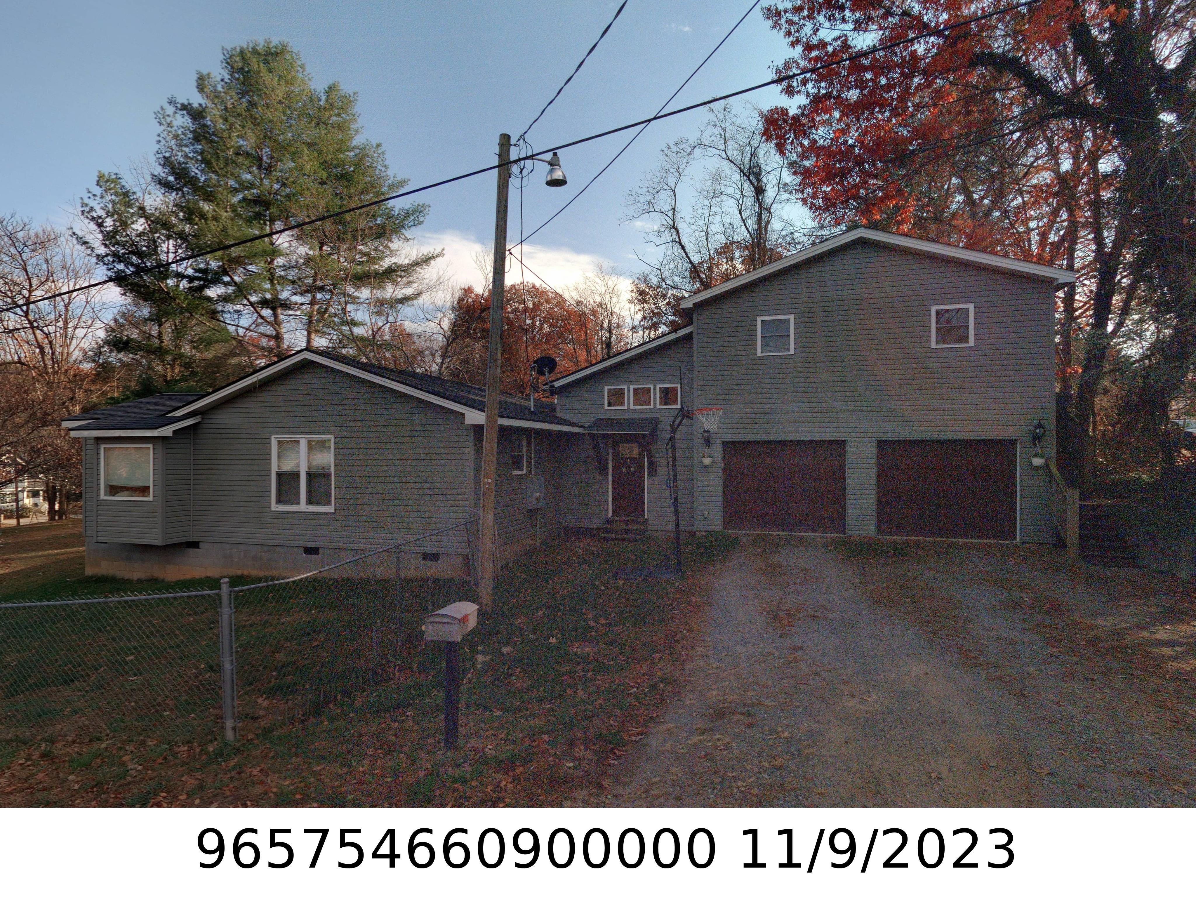 A picture of the property located at 4 PINNACLE VIEW RD, ASHEVILLE NC 28803.