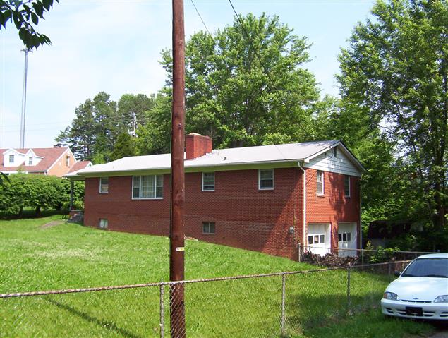 A picture of the property located at 18 VALLEY VIEW RD, ASHEVILLE NC 28803.
