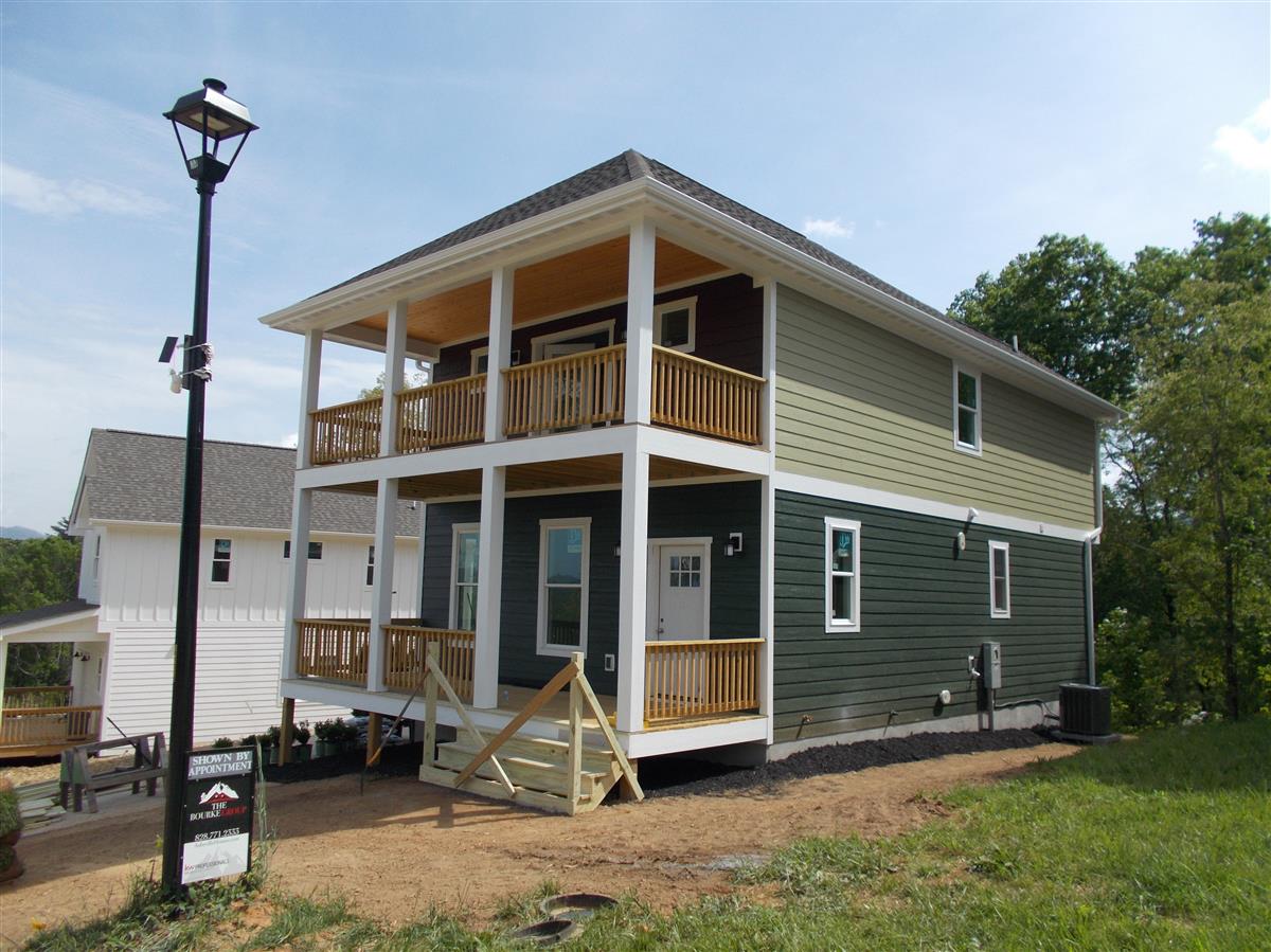 A picture of the property located at 31 LOBLOLLY LN, ASHEVILLE NC 28803.