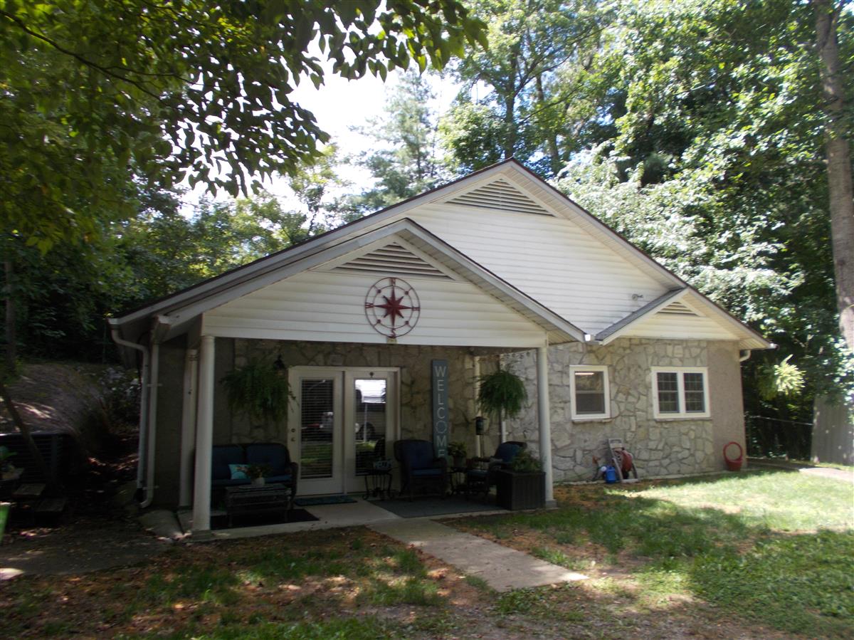 A picture of the property located at 28 BONDO RD, ASHEVILLE NC 28803.