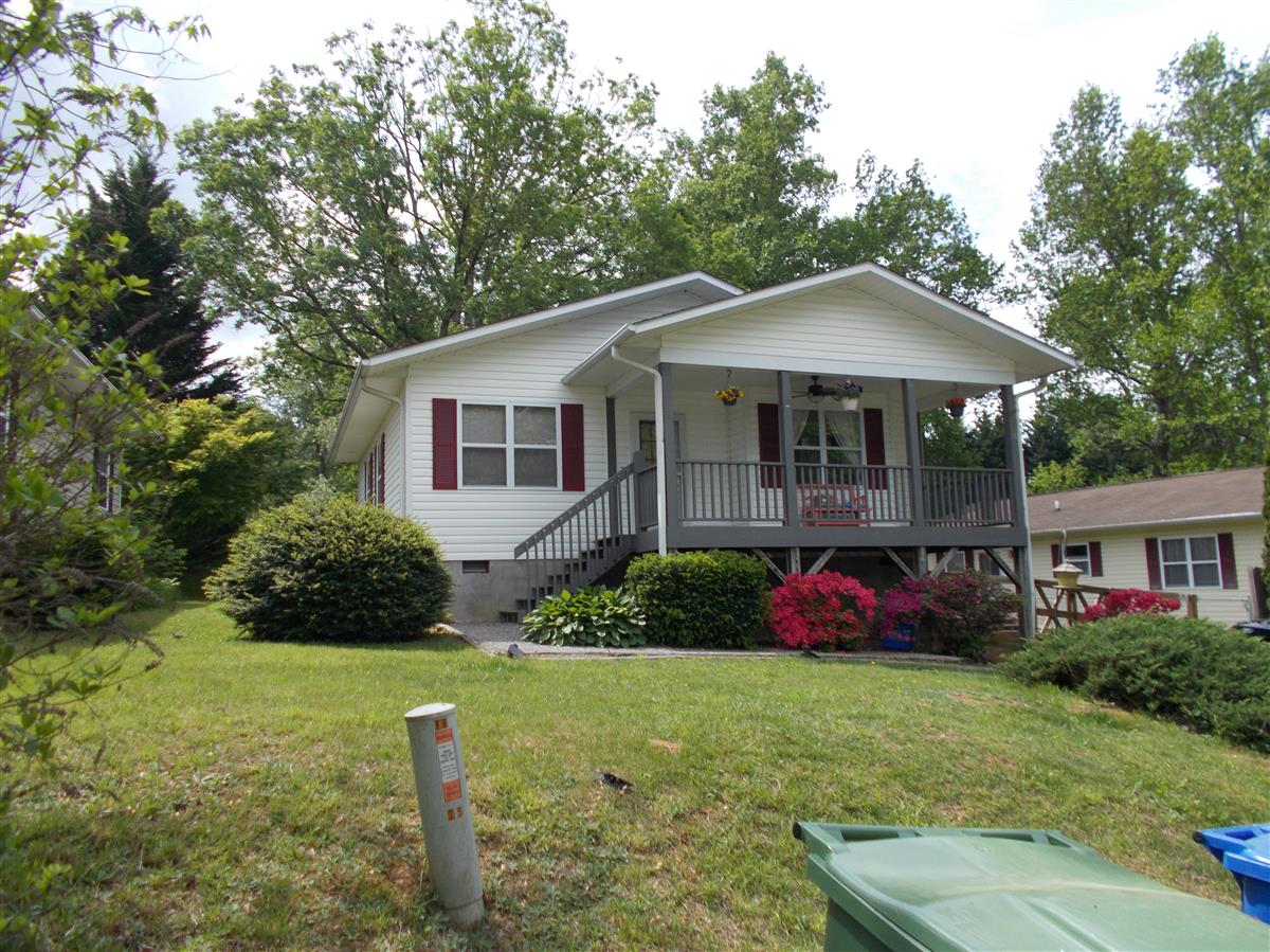 A picture of the property located at 8 MCTINDAL CIR, ASHEVILLE NC 28803.