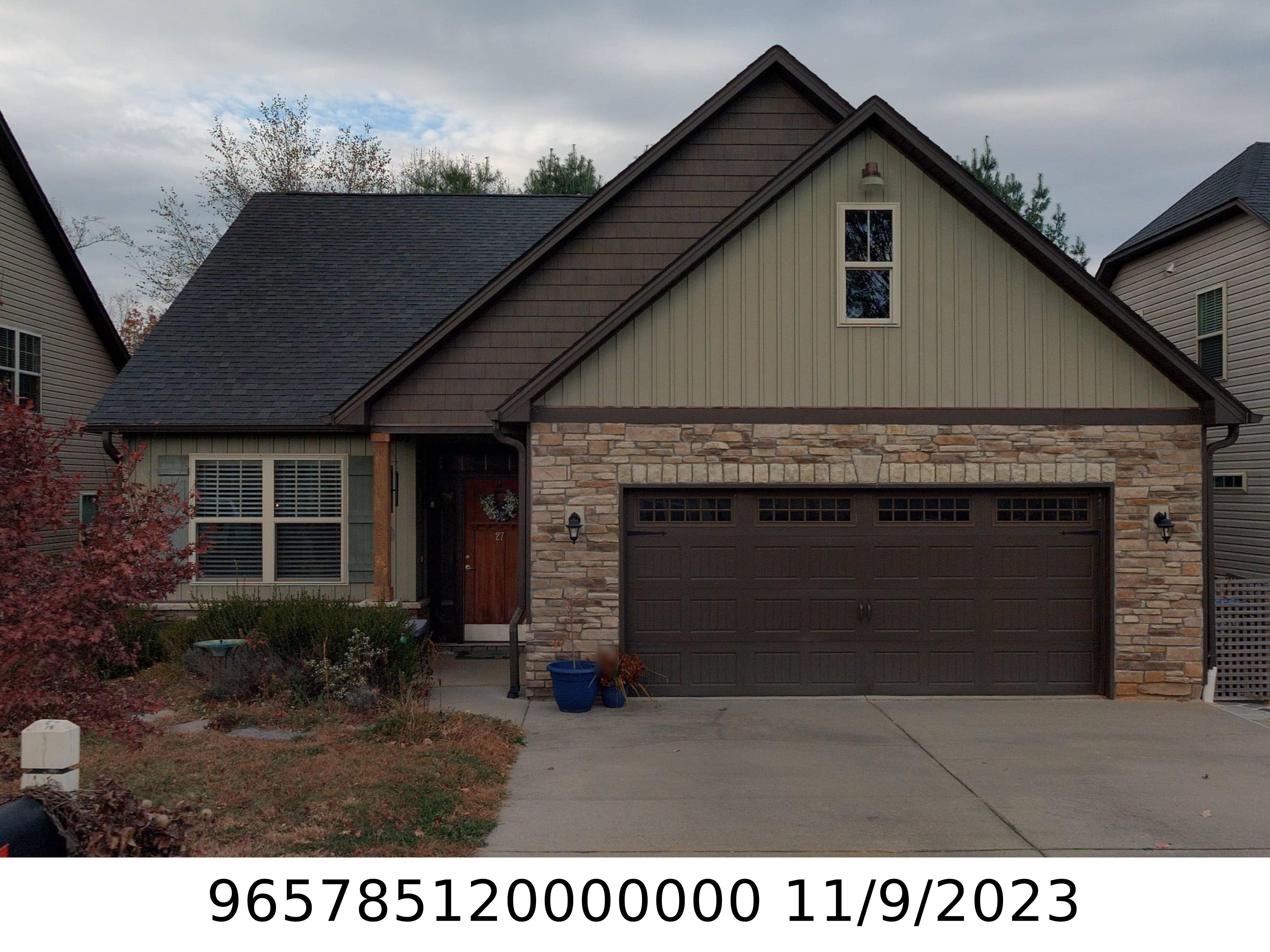 A picture of the property located at 27 ONTEORA OAKS DR, ASHEVILLE NC 28803.