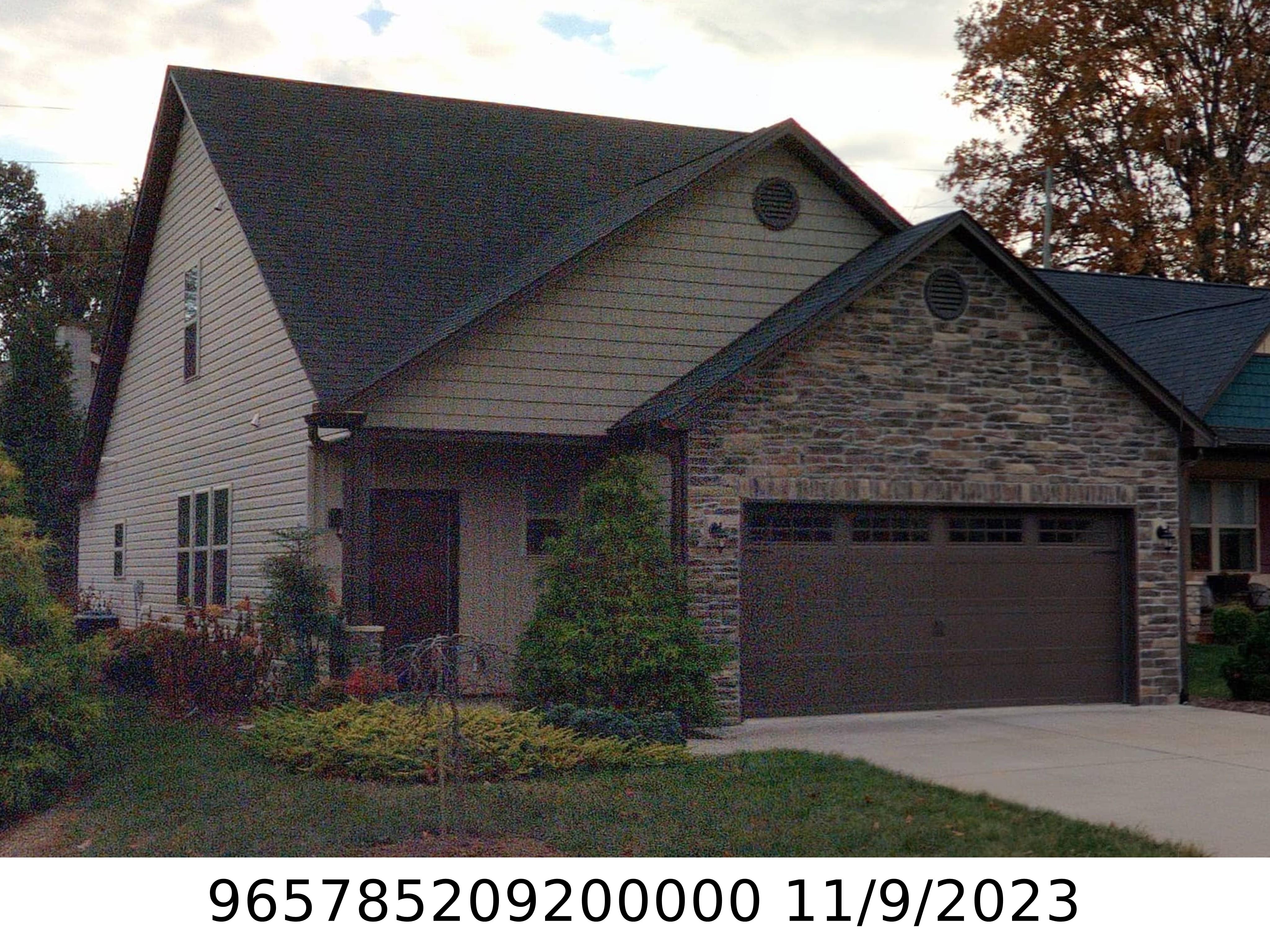 A picture of the property located at 8 ONTEORA OAKS DR, ASHEVILLE NC 28803.