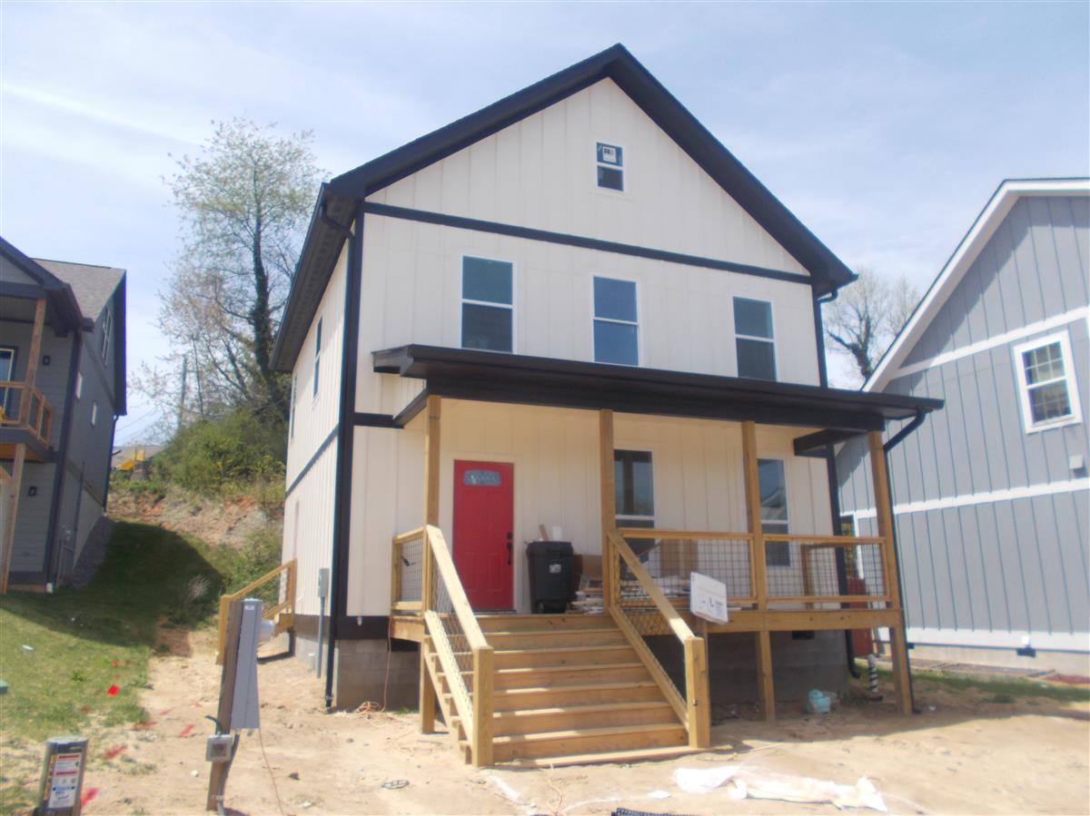 A picture of the property located at 31 ALICE CLEMENT LN, ASHEVILLE NC 28803.