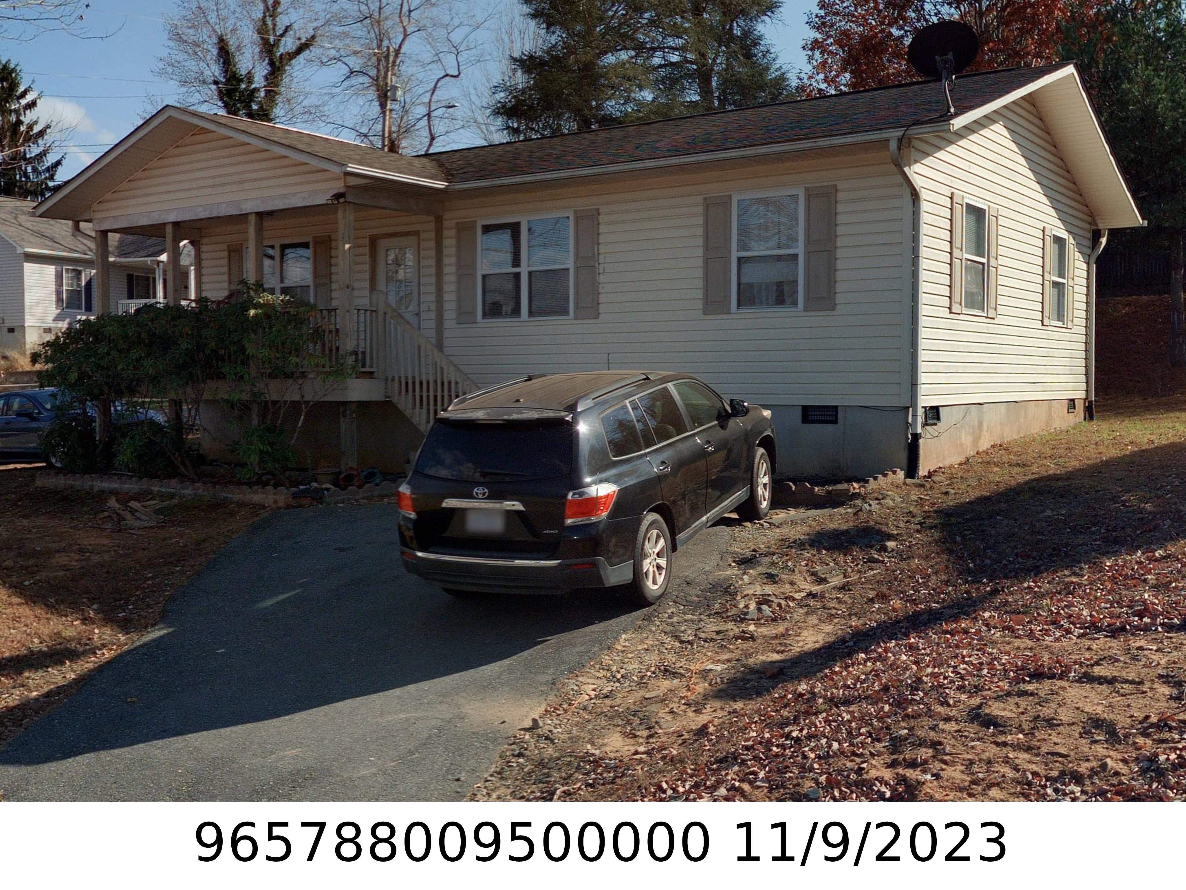 A picture of the property located at 2 MCTINDAL CIR, ASHEVILLE NC 28803.